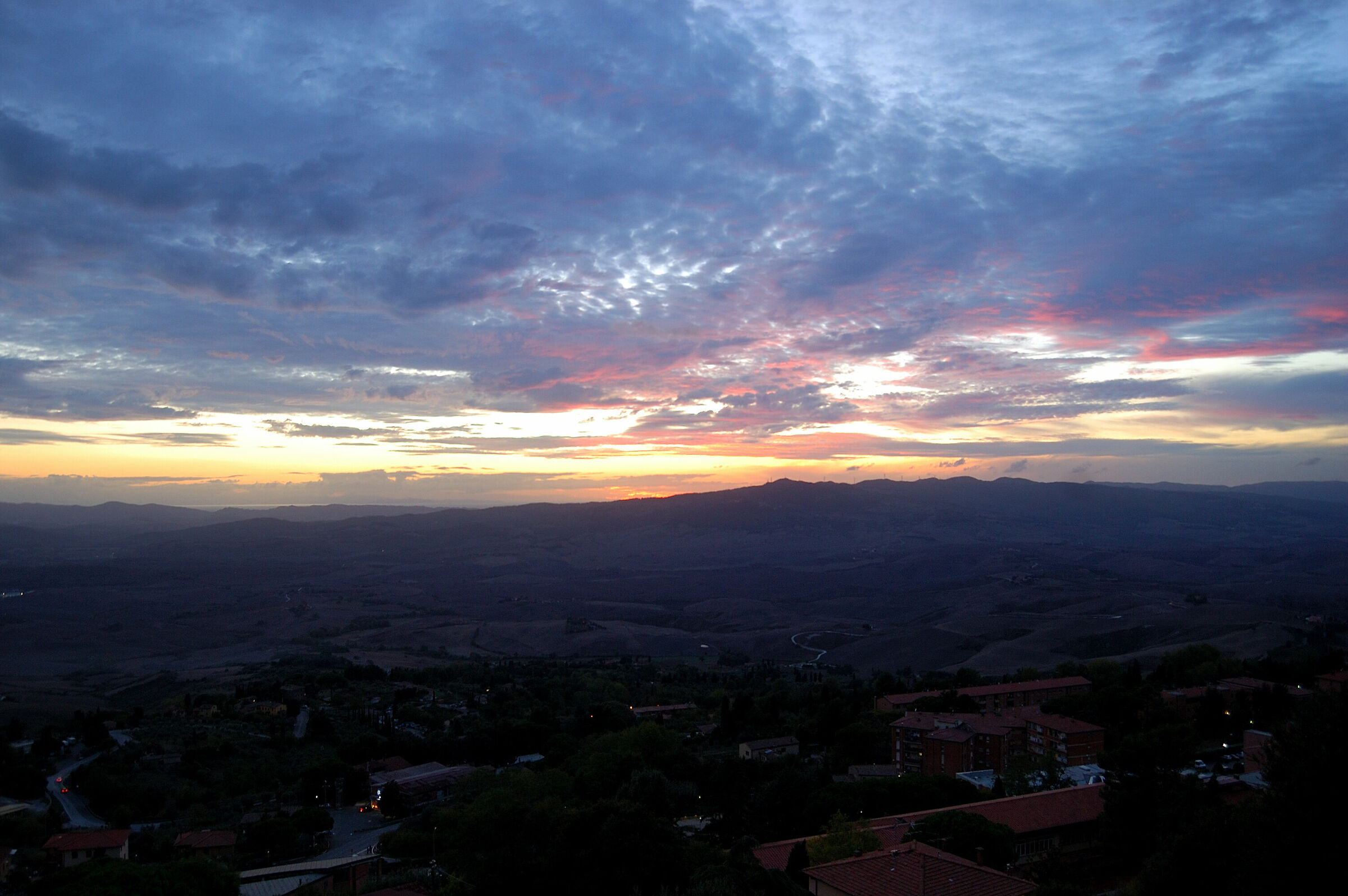 Tramonto su Volterra