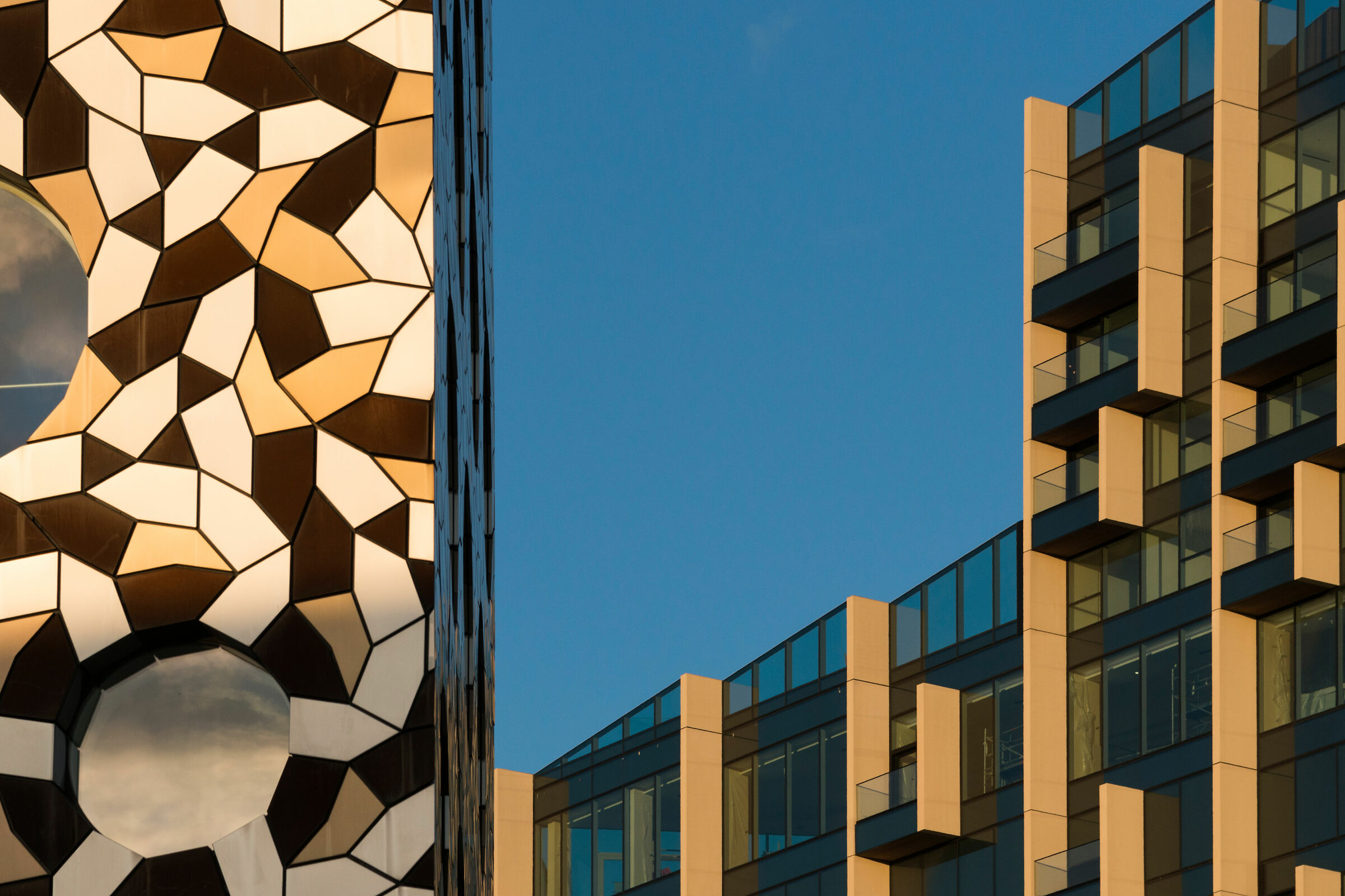 Modern Canary Whorf Architectures