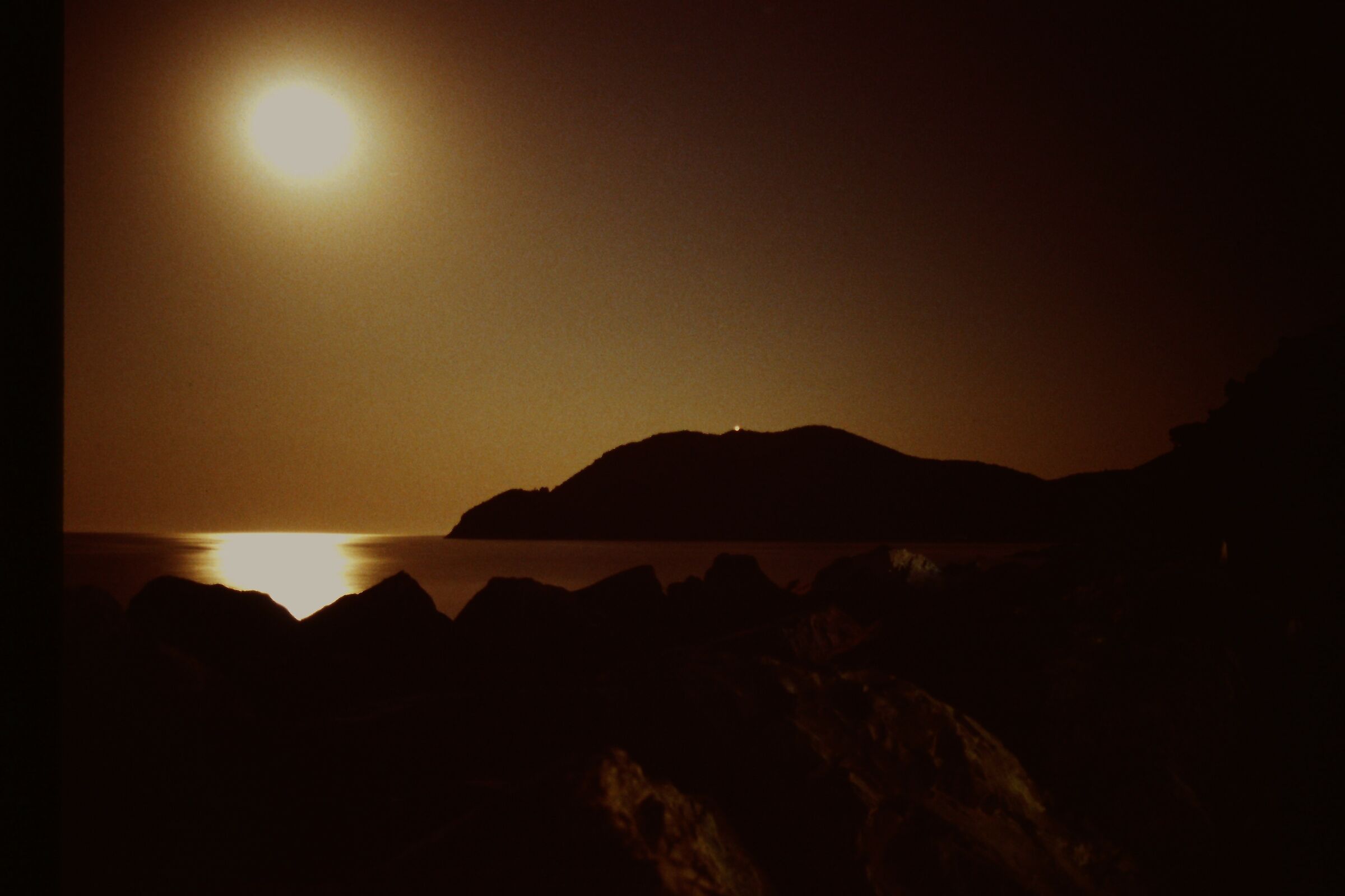 isola d'Elba a notte fonda