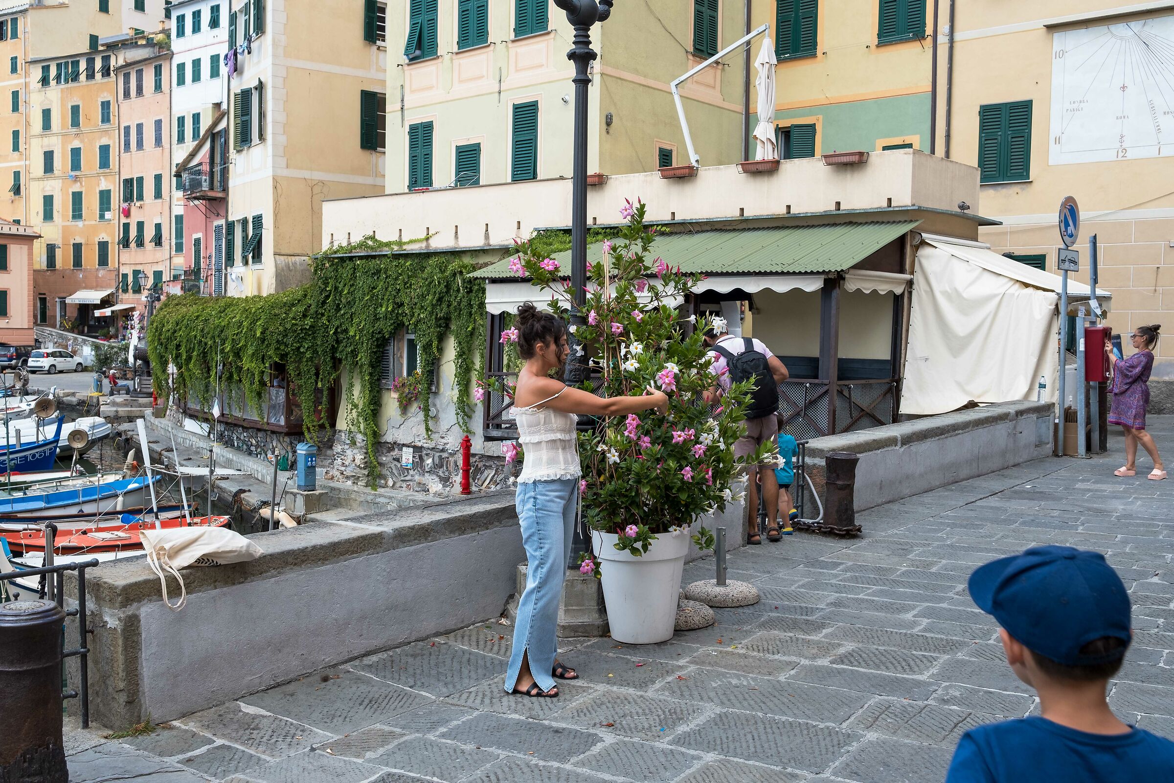 E i bambini stanno a guardare