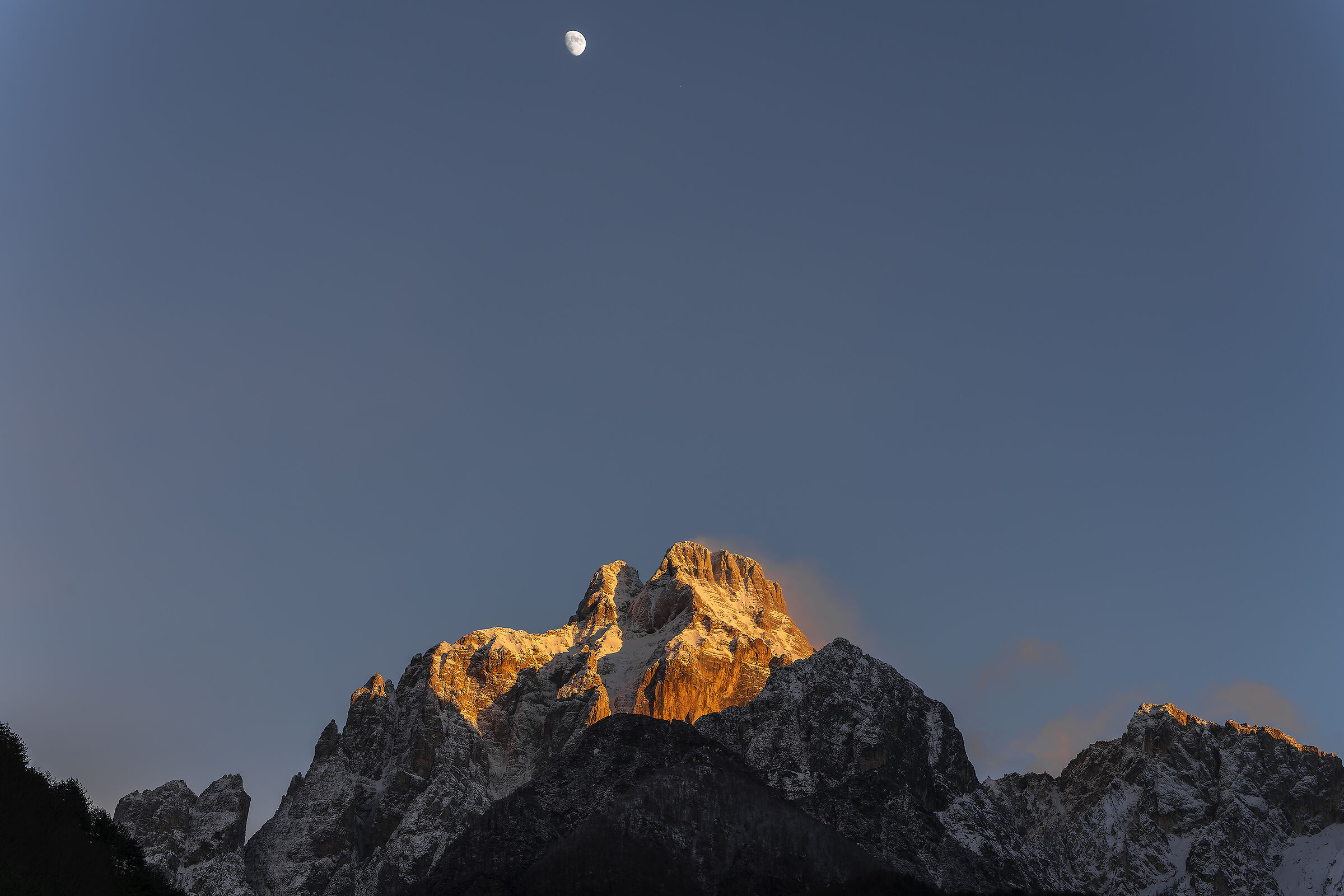 Il Montasio e la luna