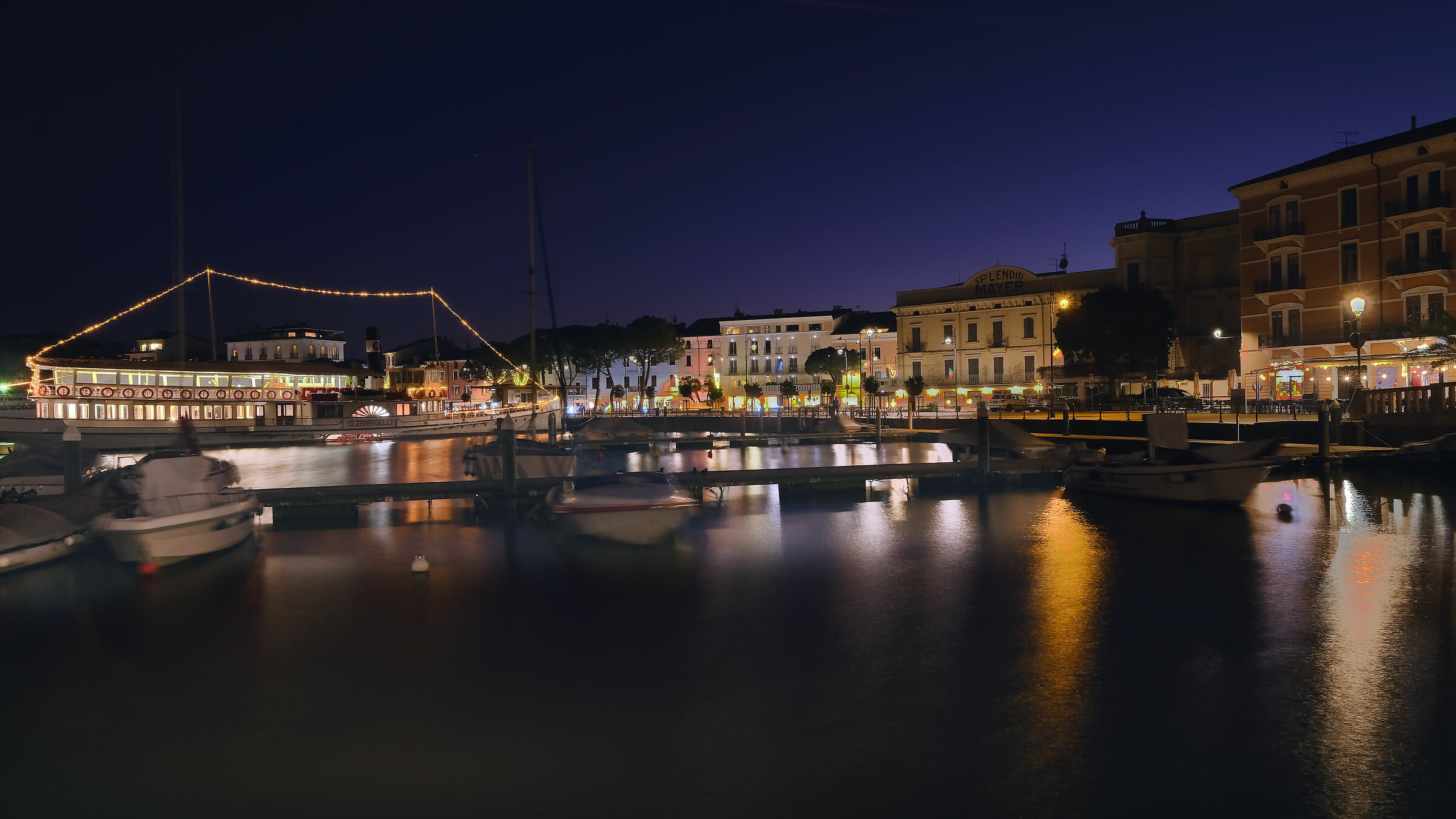 Desenzano by night