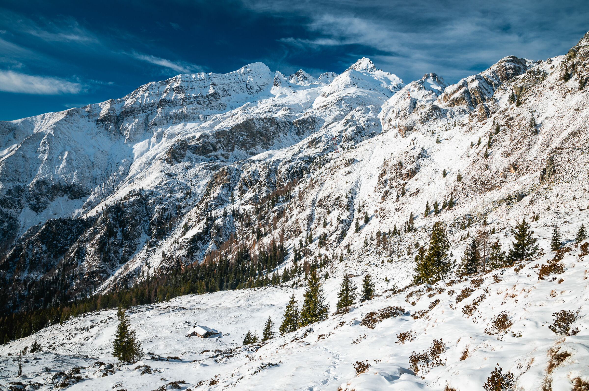 Lone cabin above Valgoglio