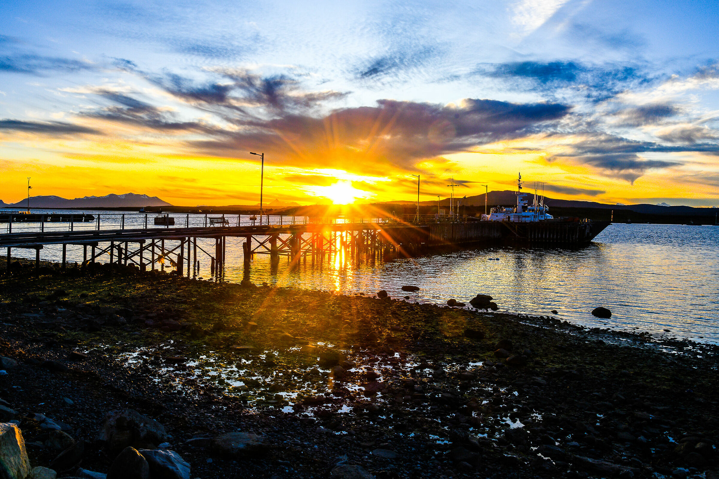 Tramonto a Puerto Natales (Cile).