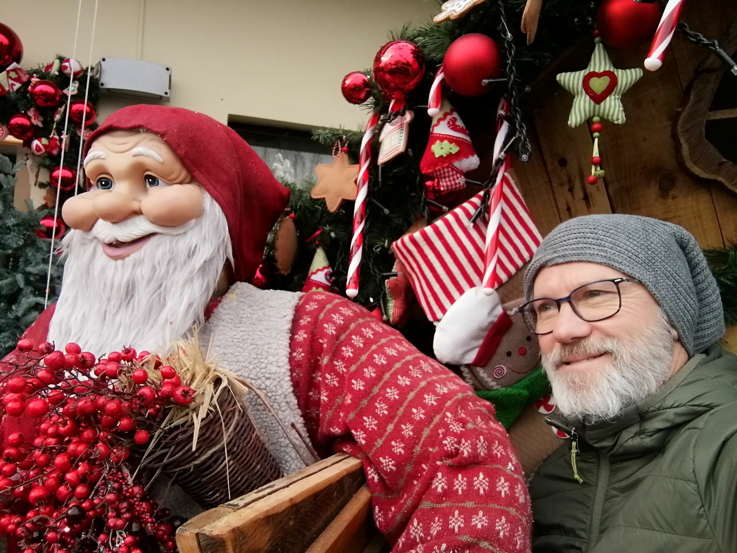 babbo natale e il suo aiutante