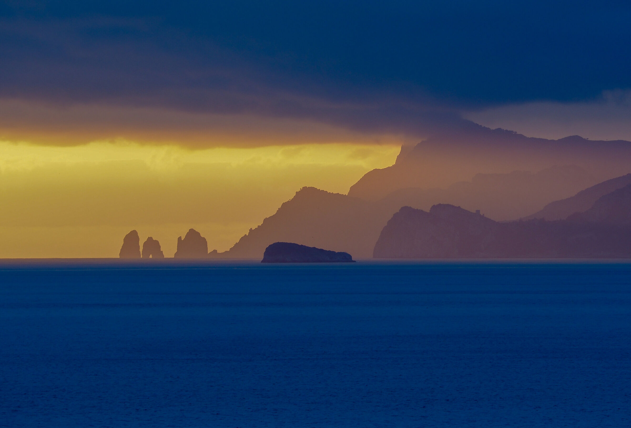 Tramonto sui faraglioni.