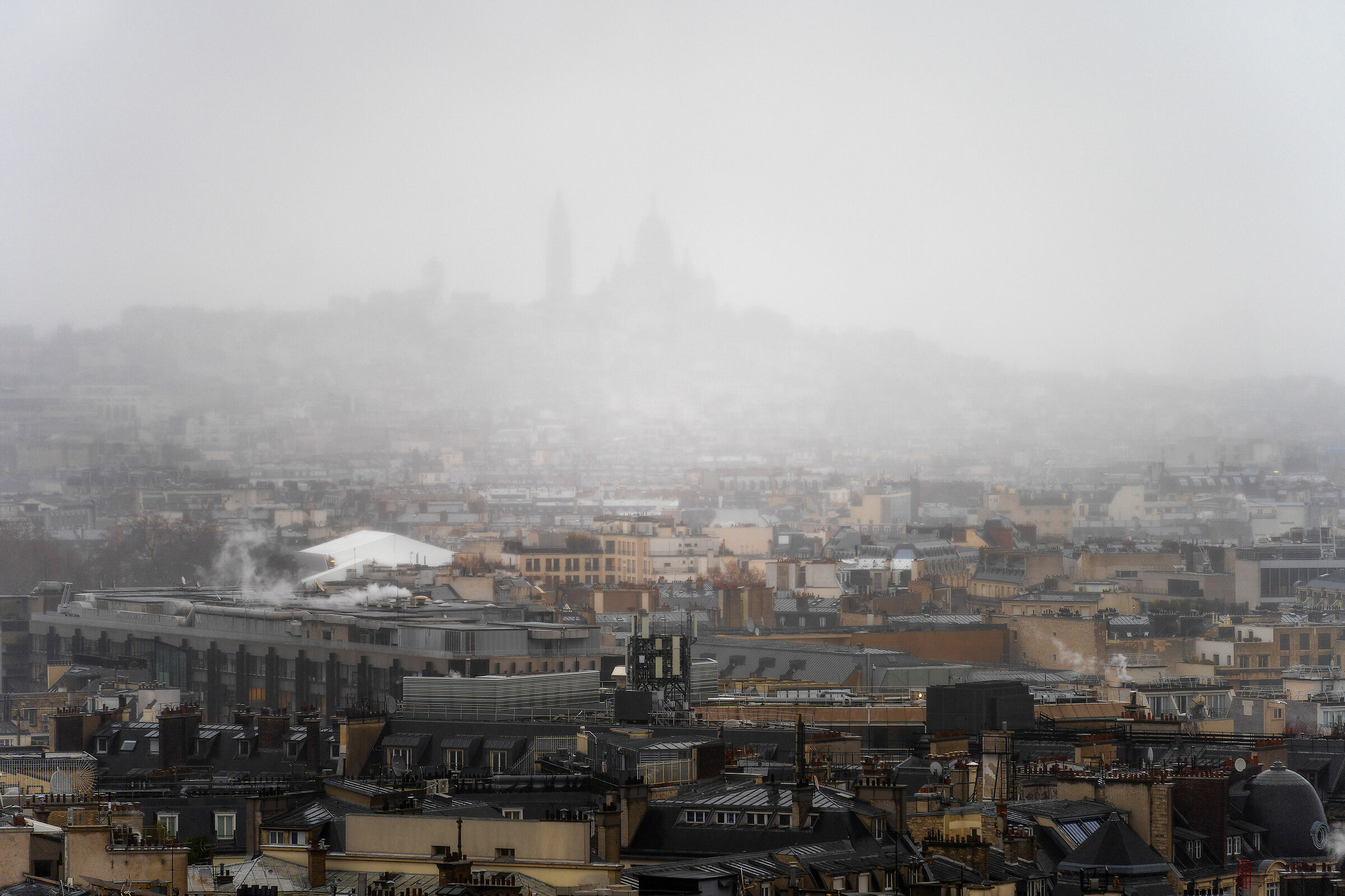 Sacré-Cœur, Montmartre and fog