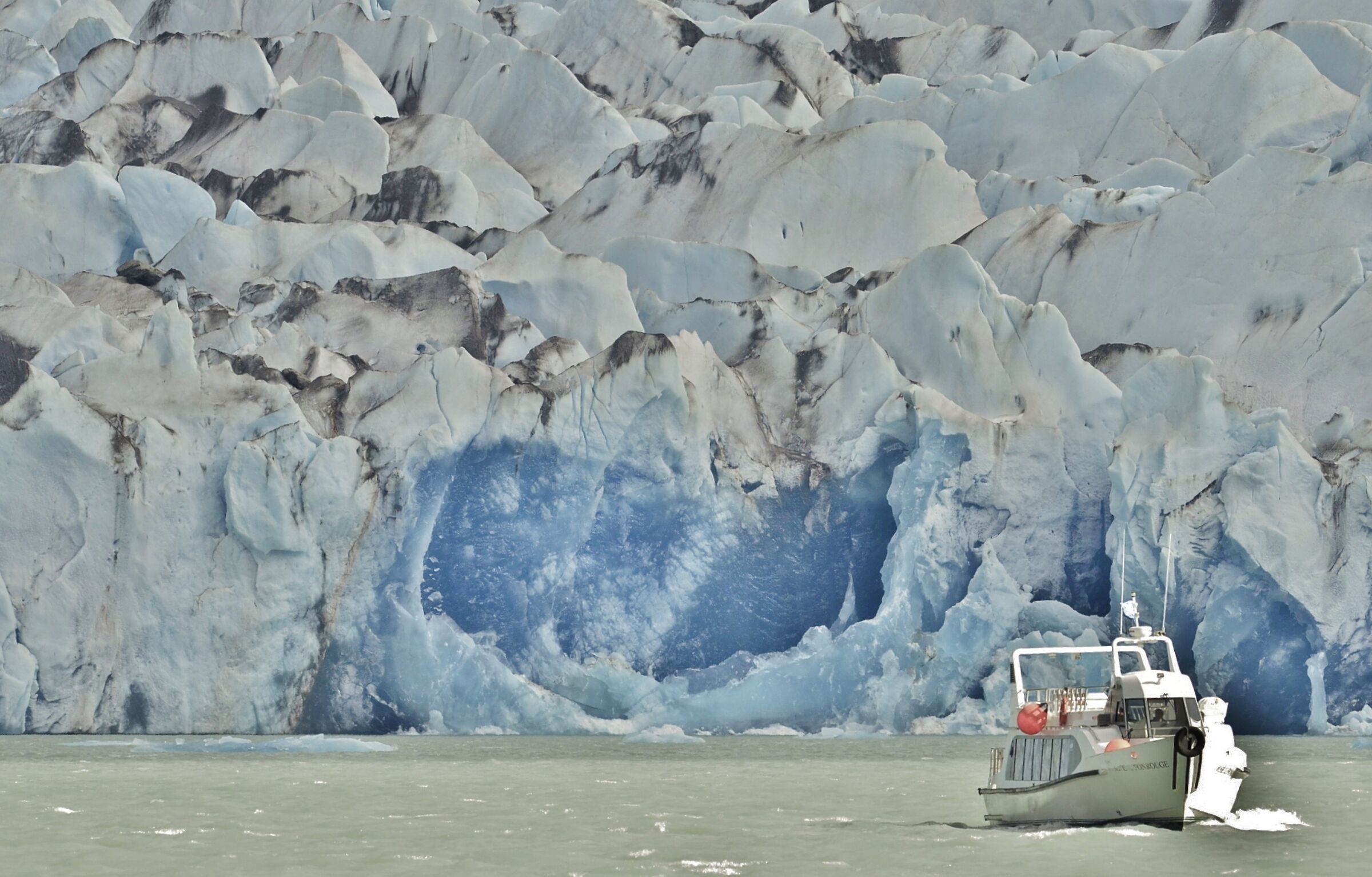 Alla base del ghiacciaio Viedma