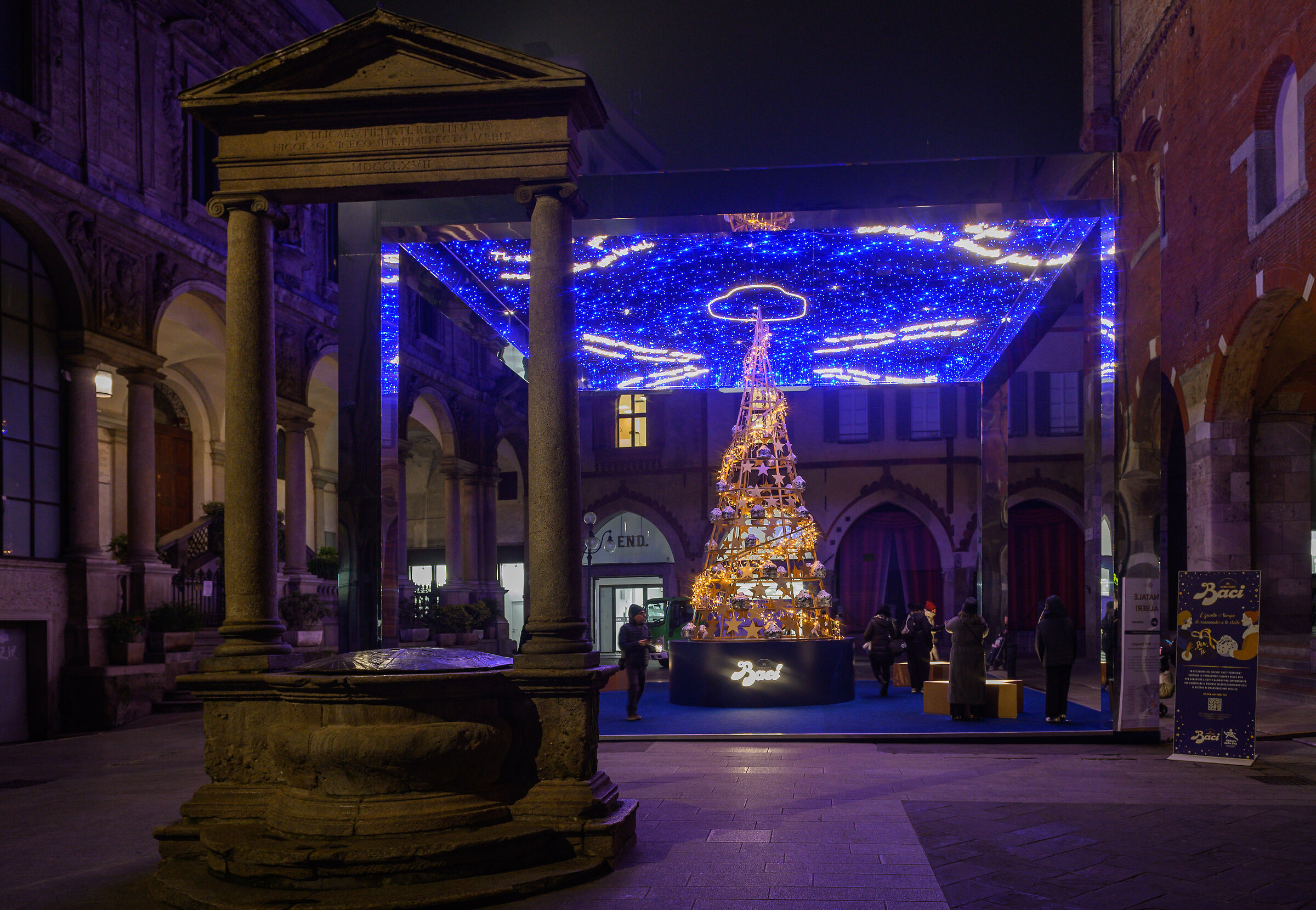 Milano, Piazza Mercanti, "Baci Perugina"
