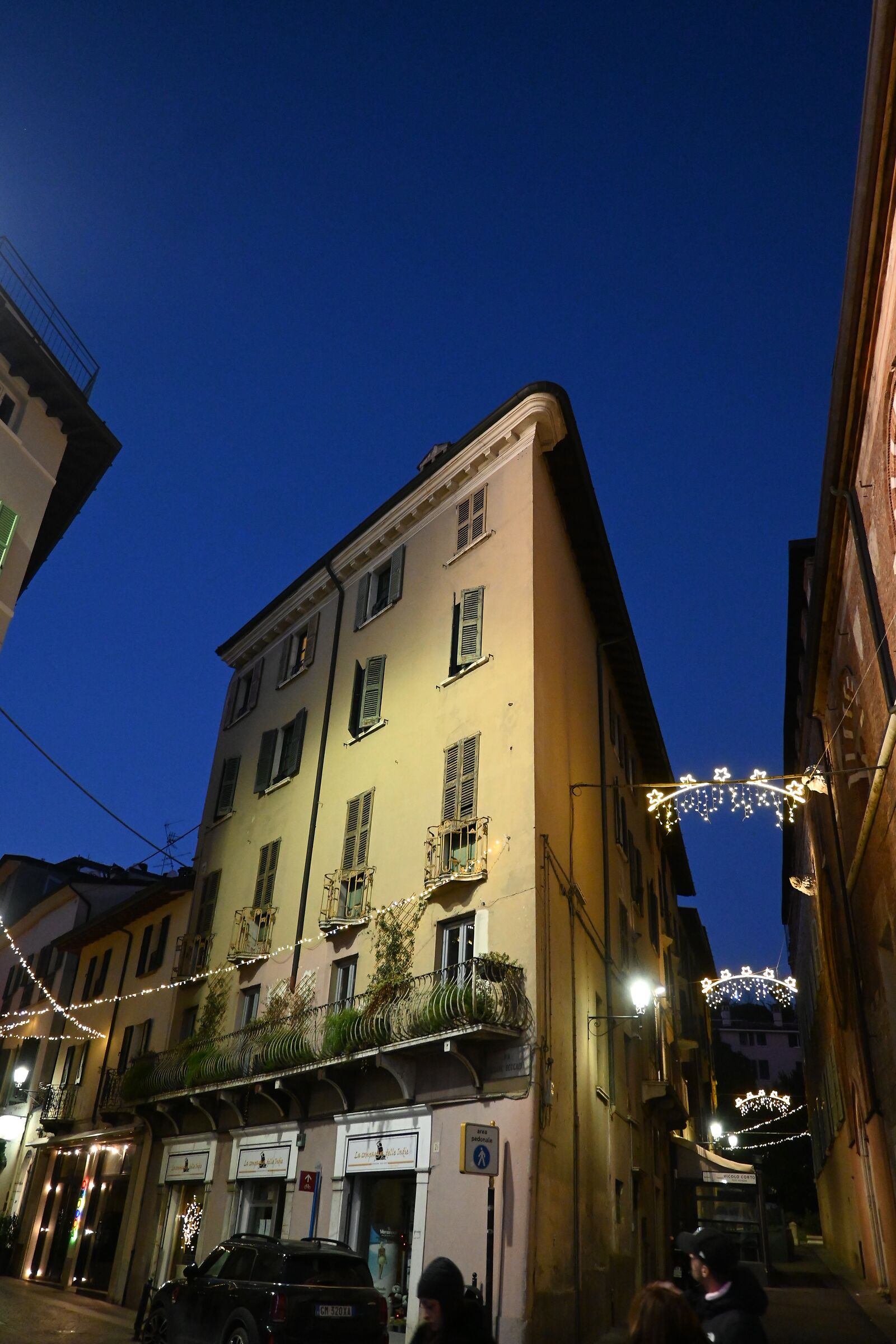 Natale 2023 a Brescia. Angolo di piazza Duomo