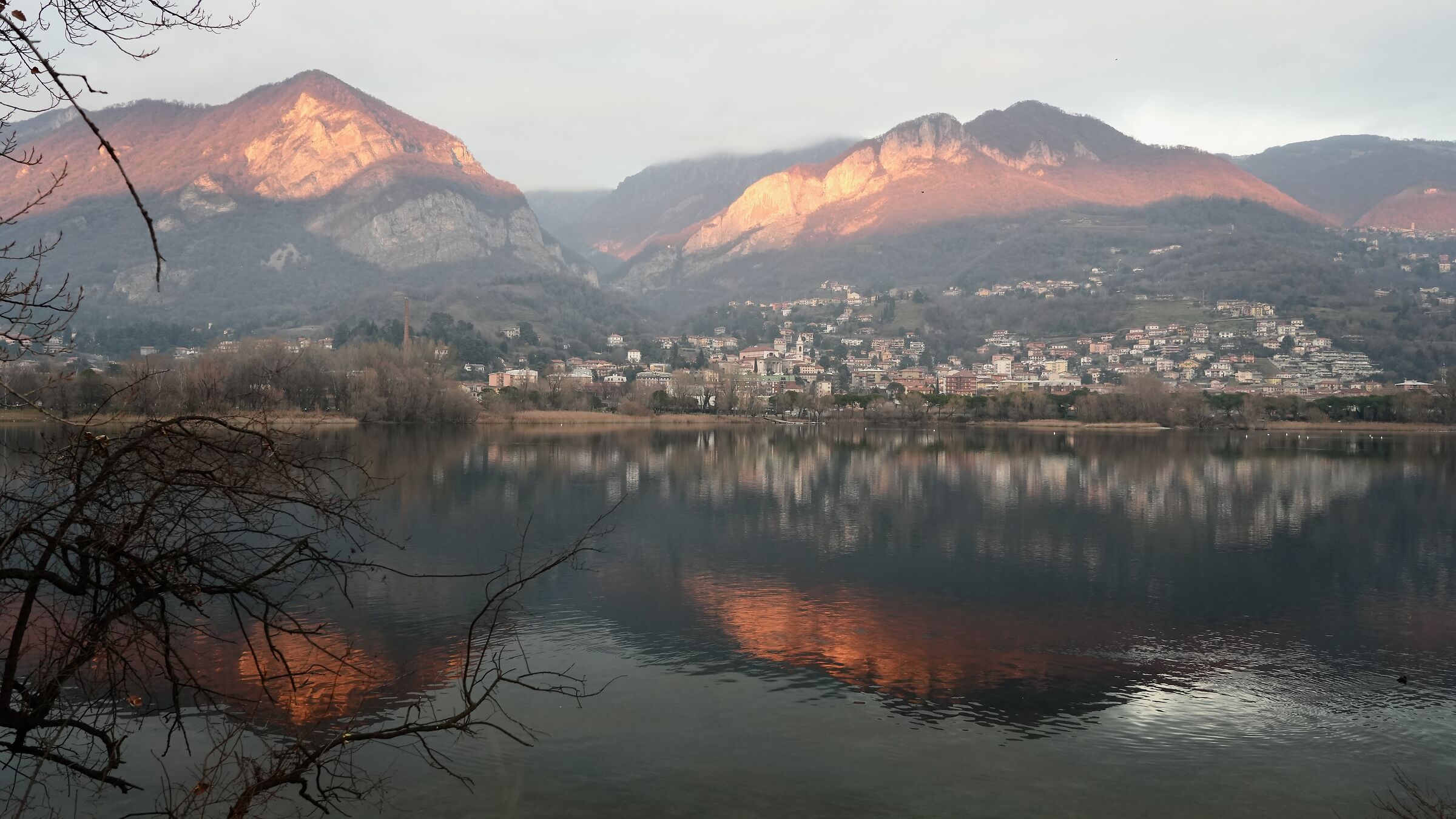 Lago di Olginate, riflessi al tramonto 2