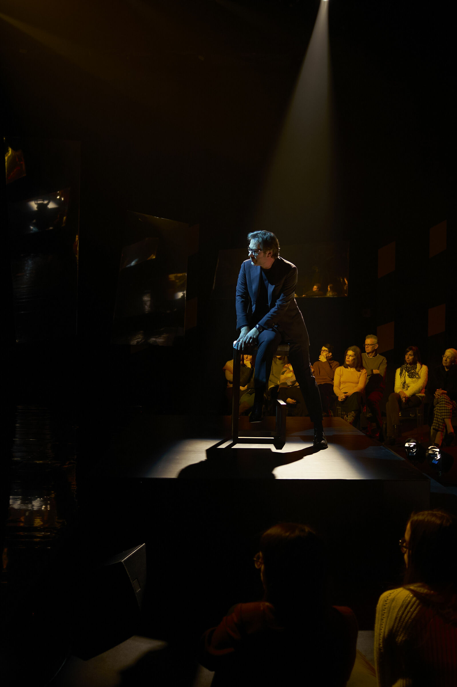 al centro della scena