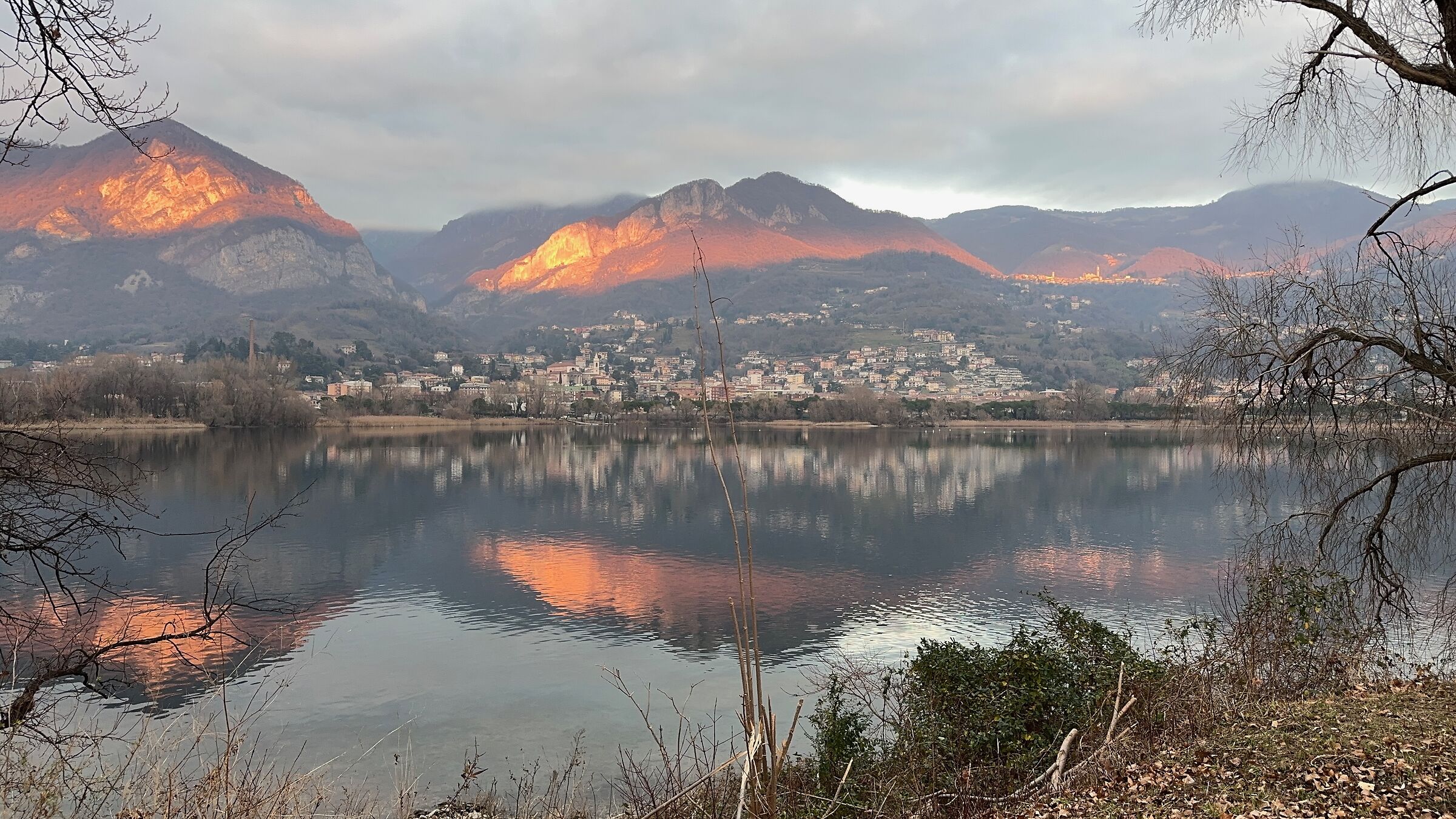 Sunset on Lake Olginate