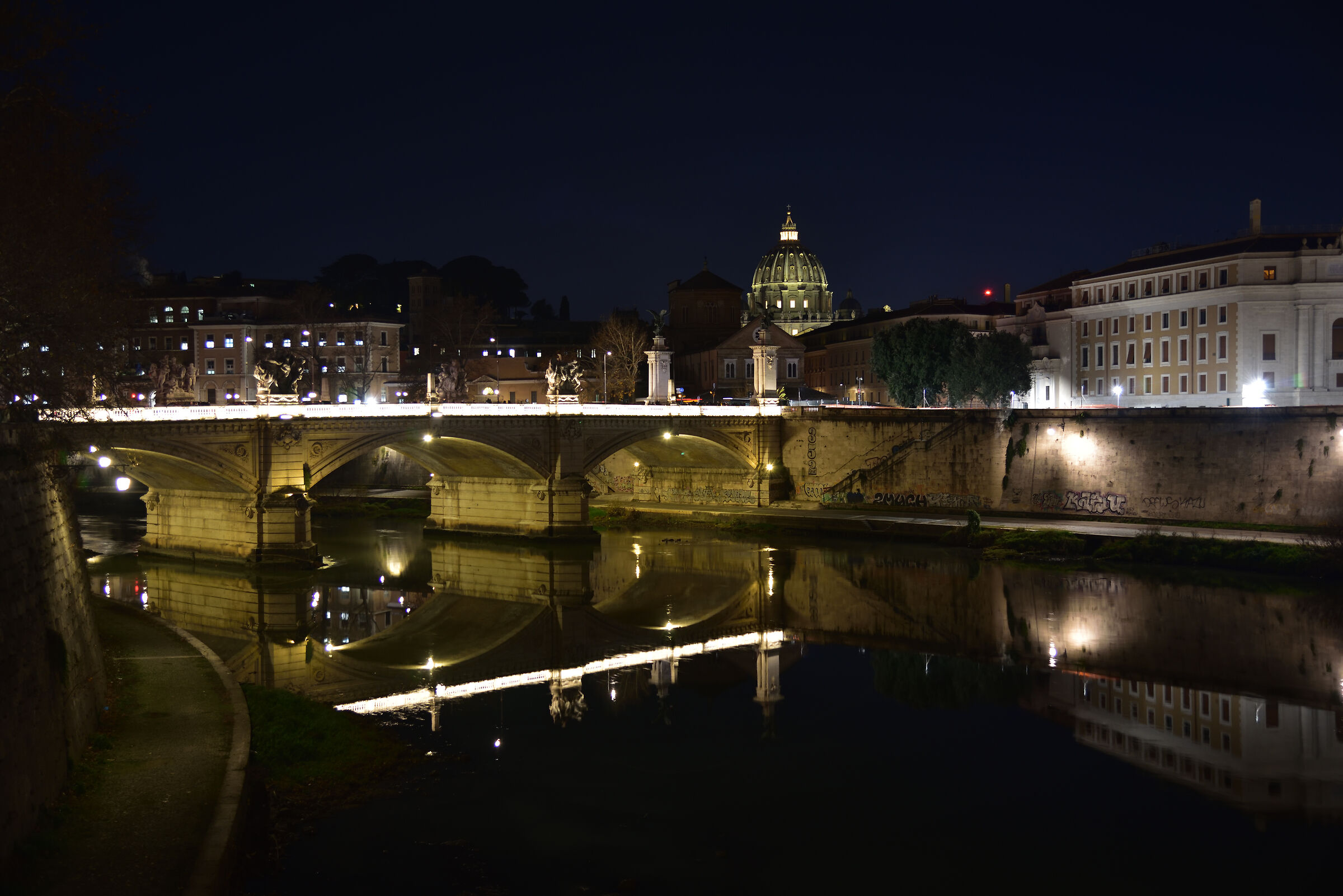 Roma by night