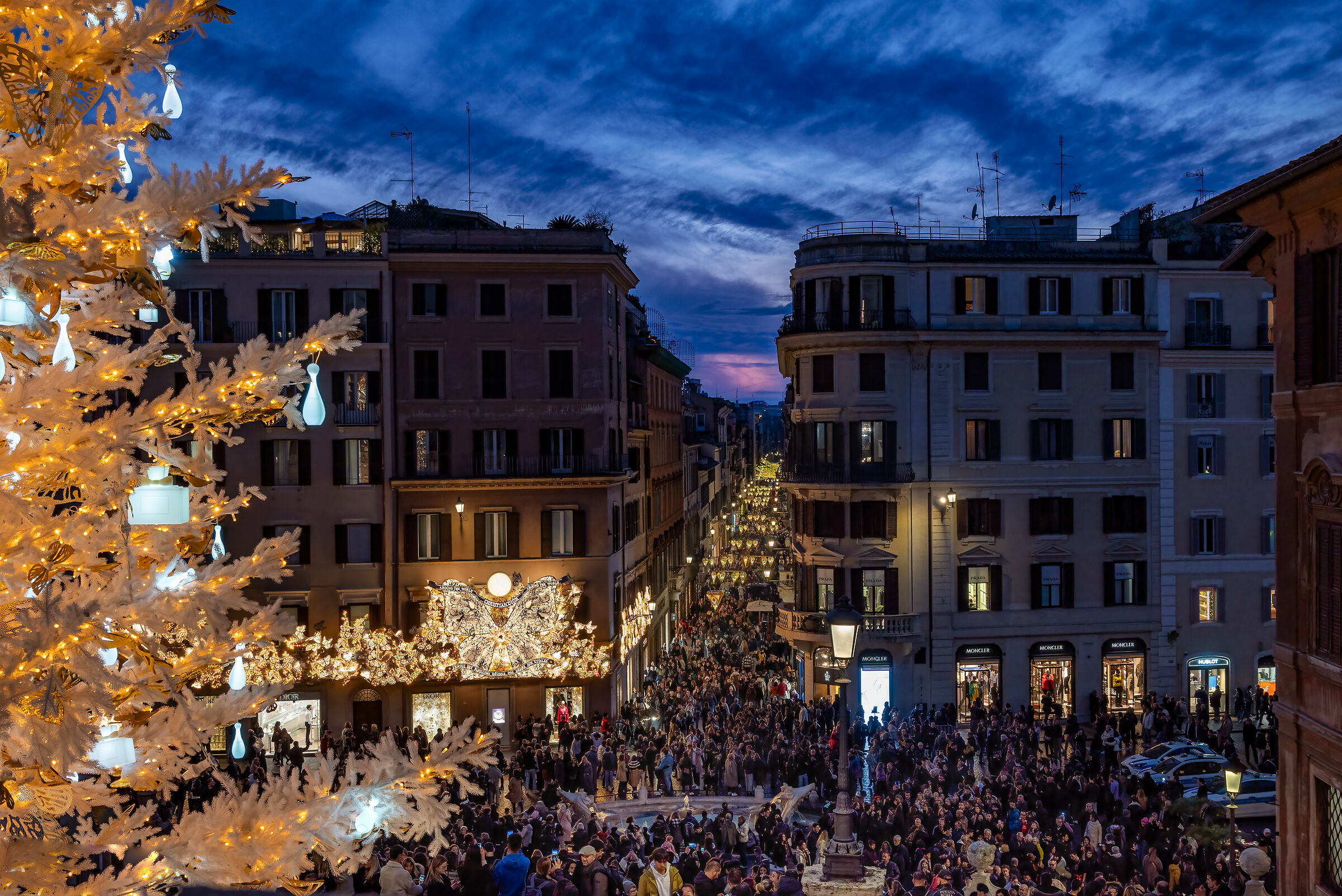 Dior illumina piazza di Spagna