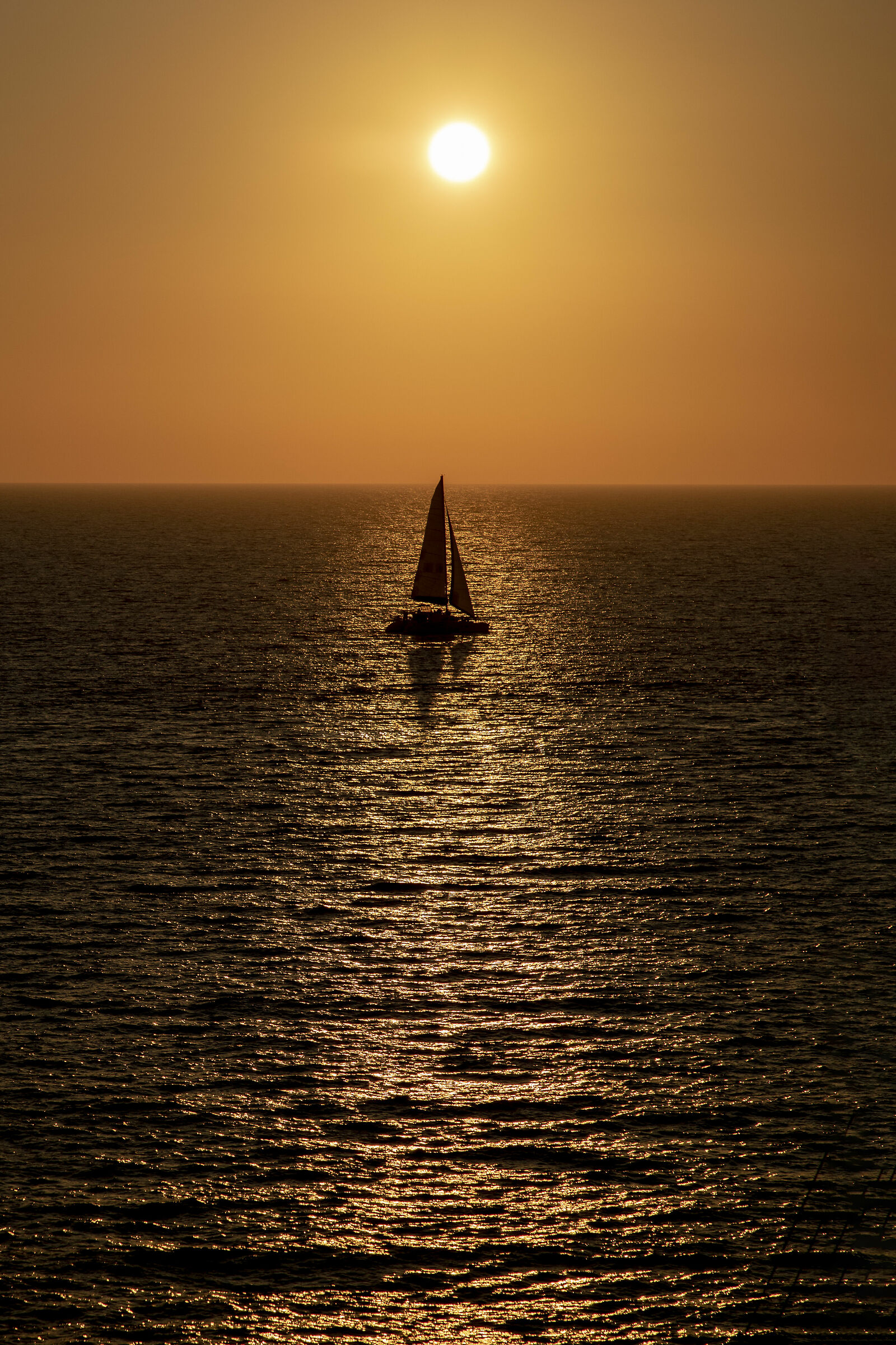 barca al tramonto