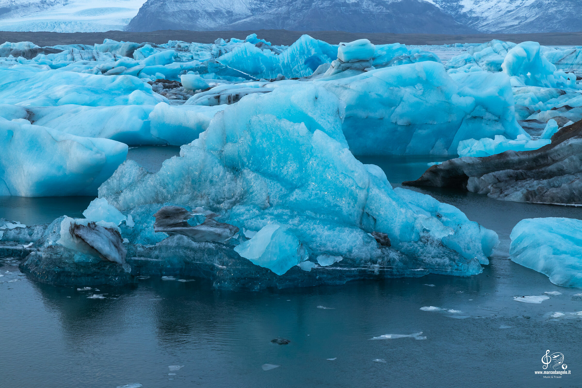 Jokulsarlon iceberg