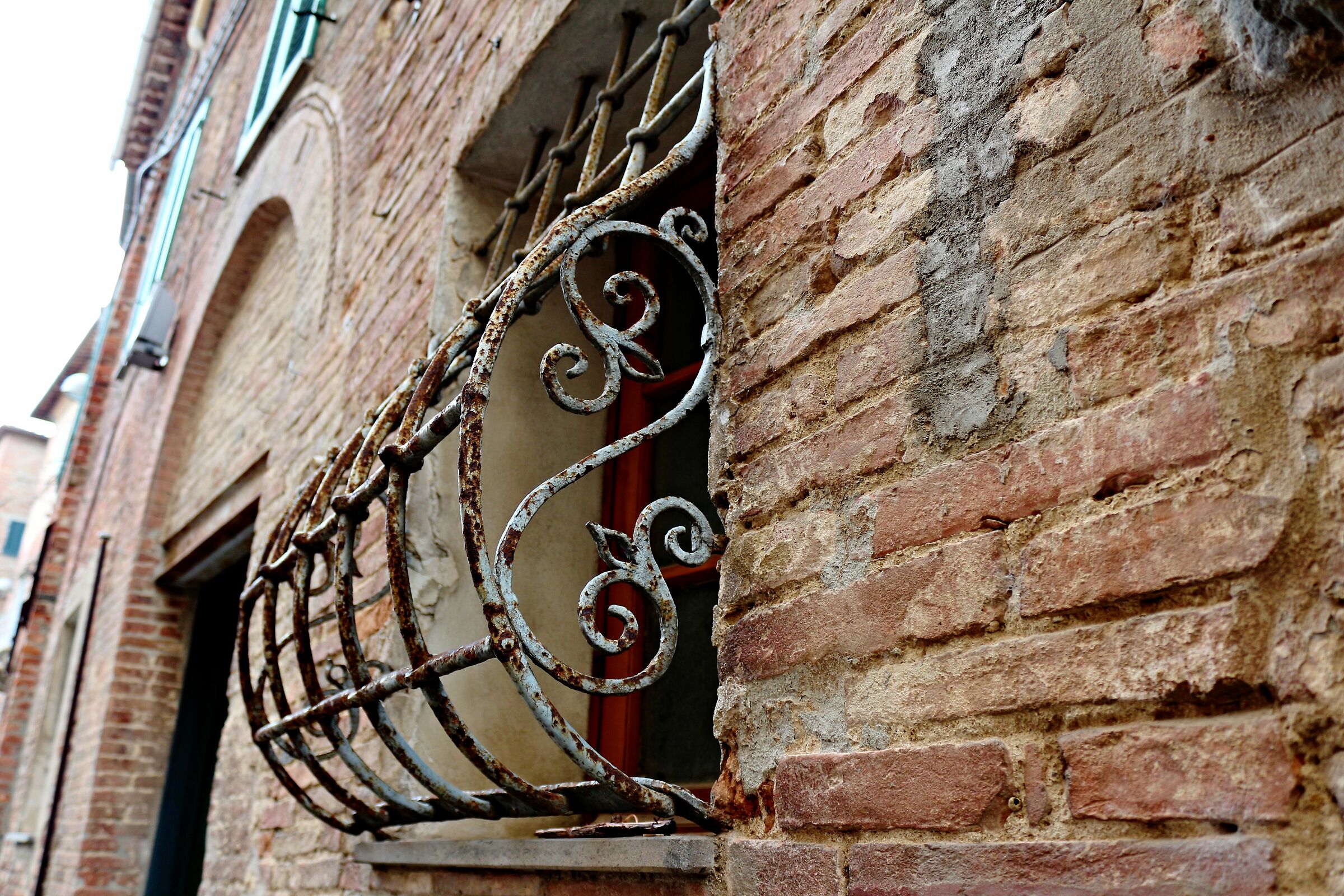 ... esser  fuori come un balcone ...