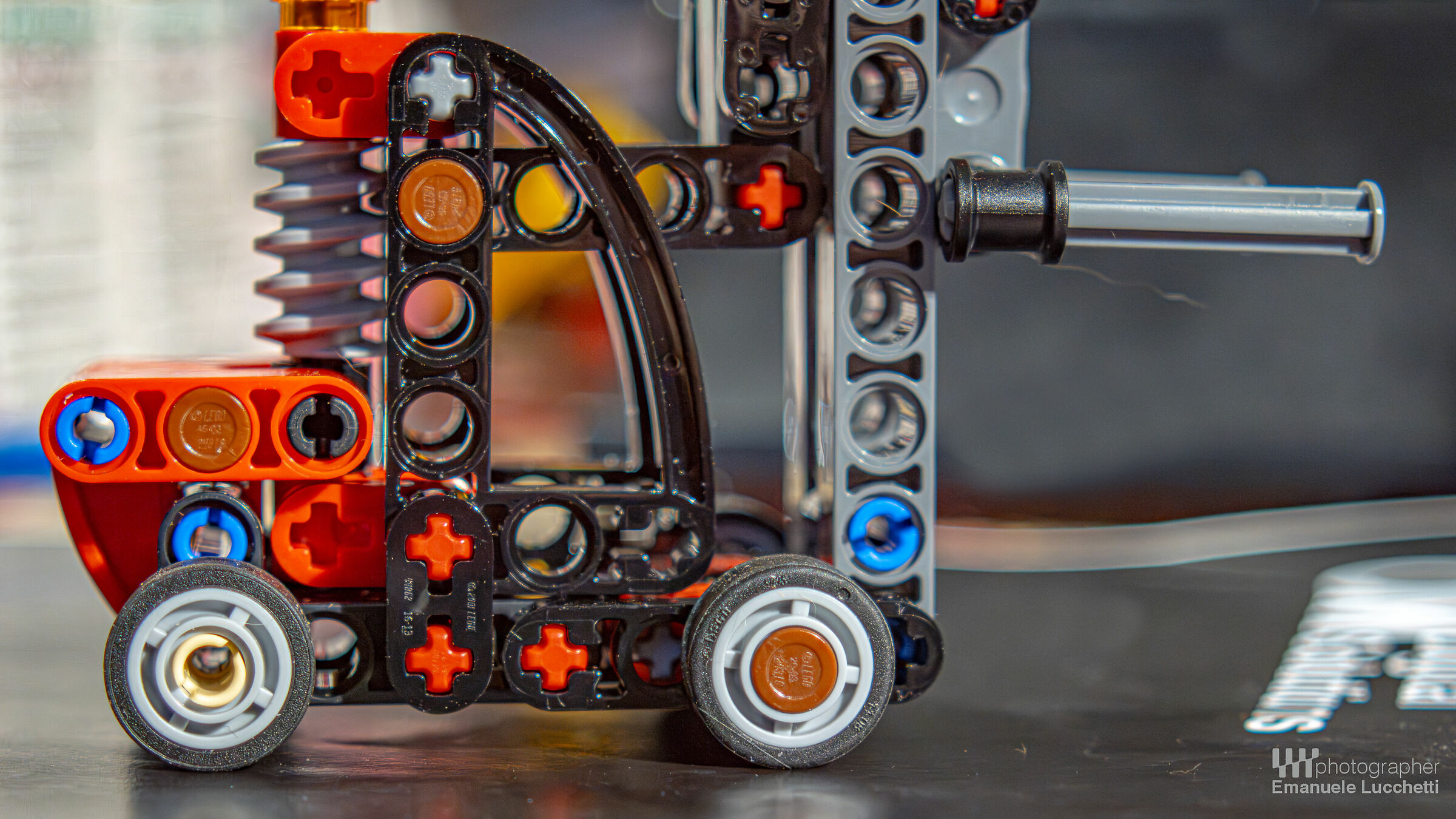 OM System Zuiko 35-105mm f/3.5-4.5