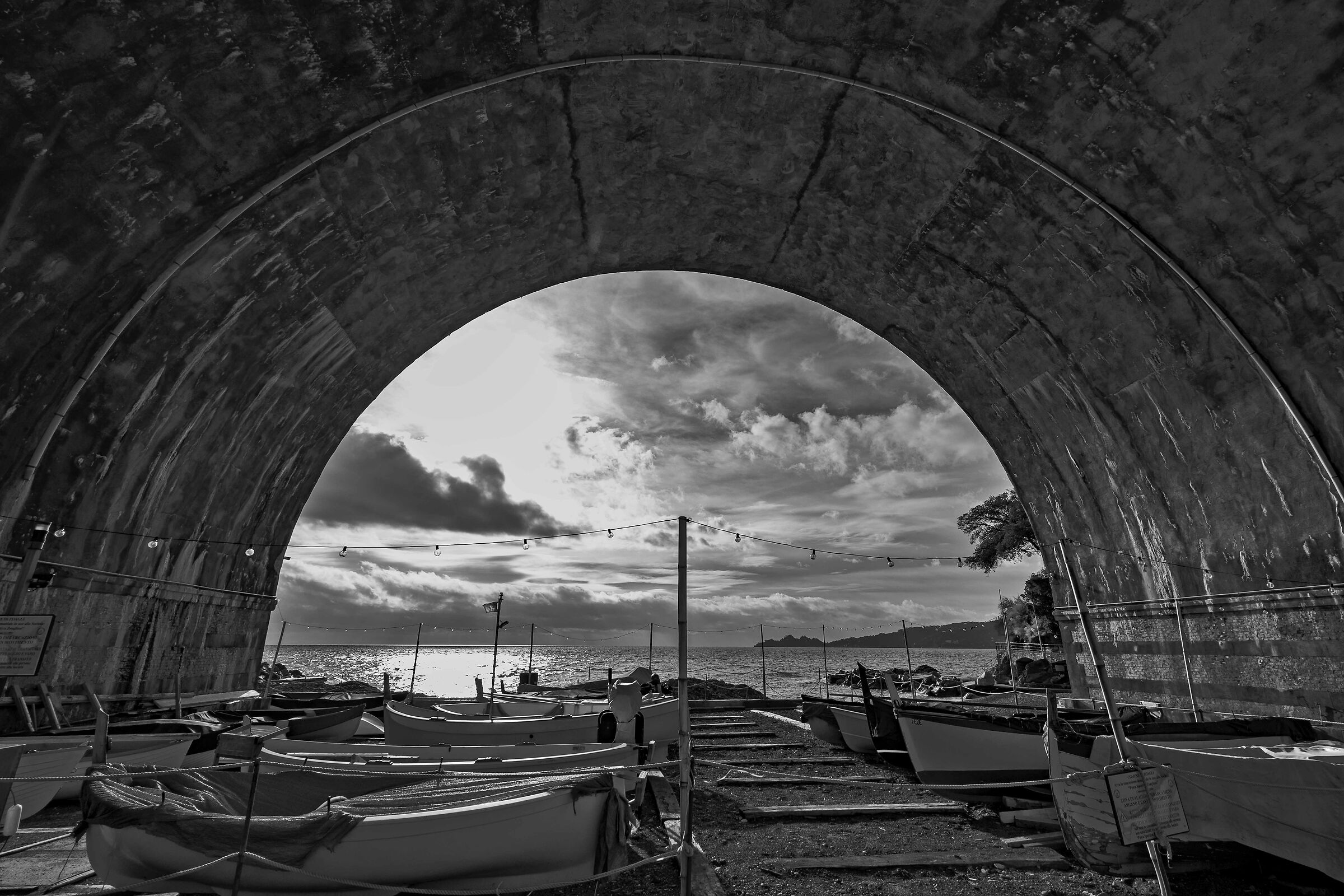 Qui dove il mare luccica