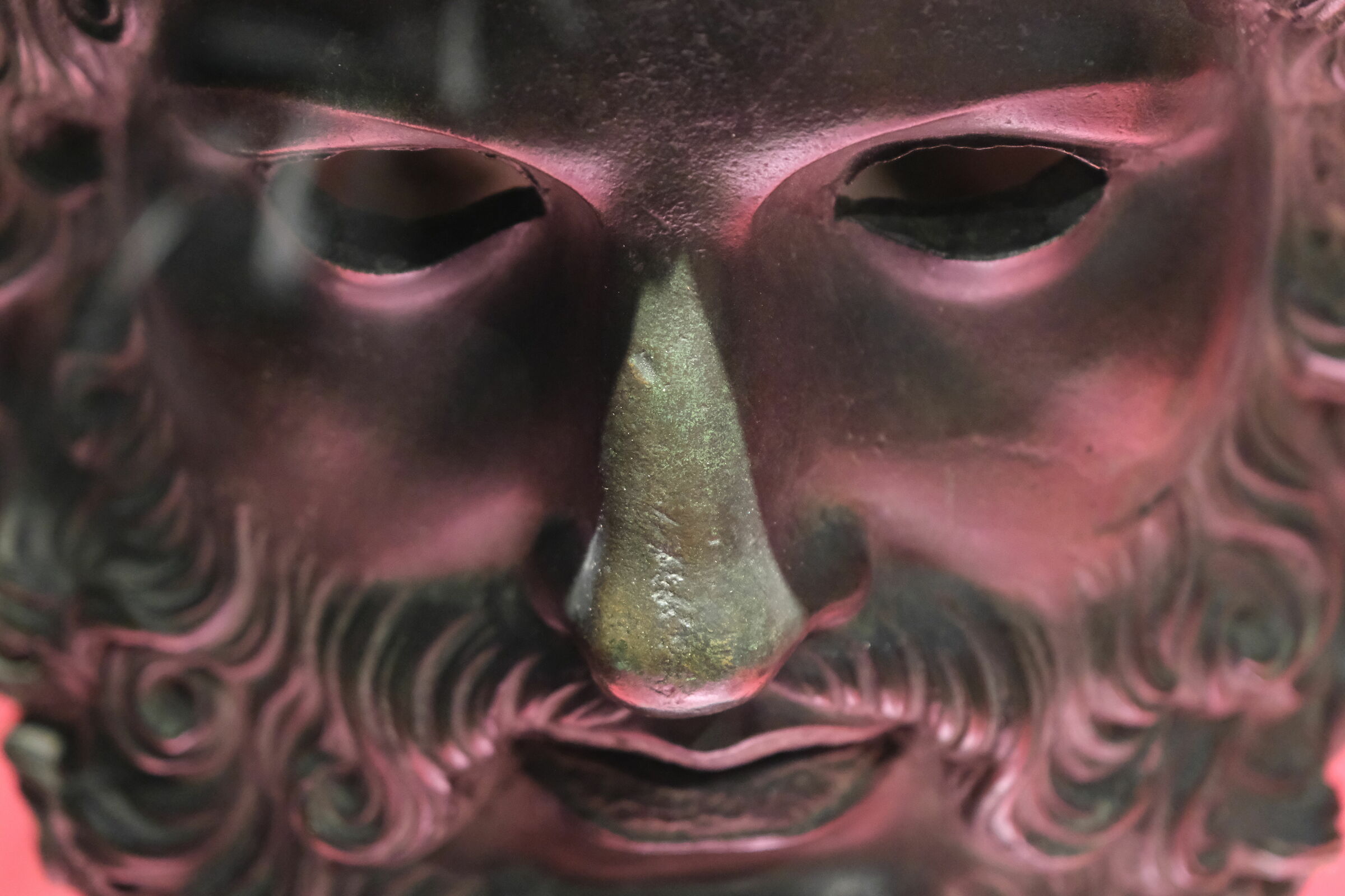 maschera di bronzo