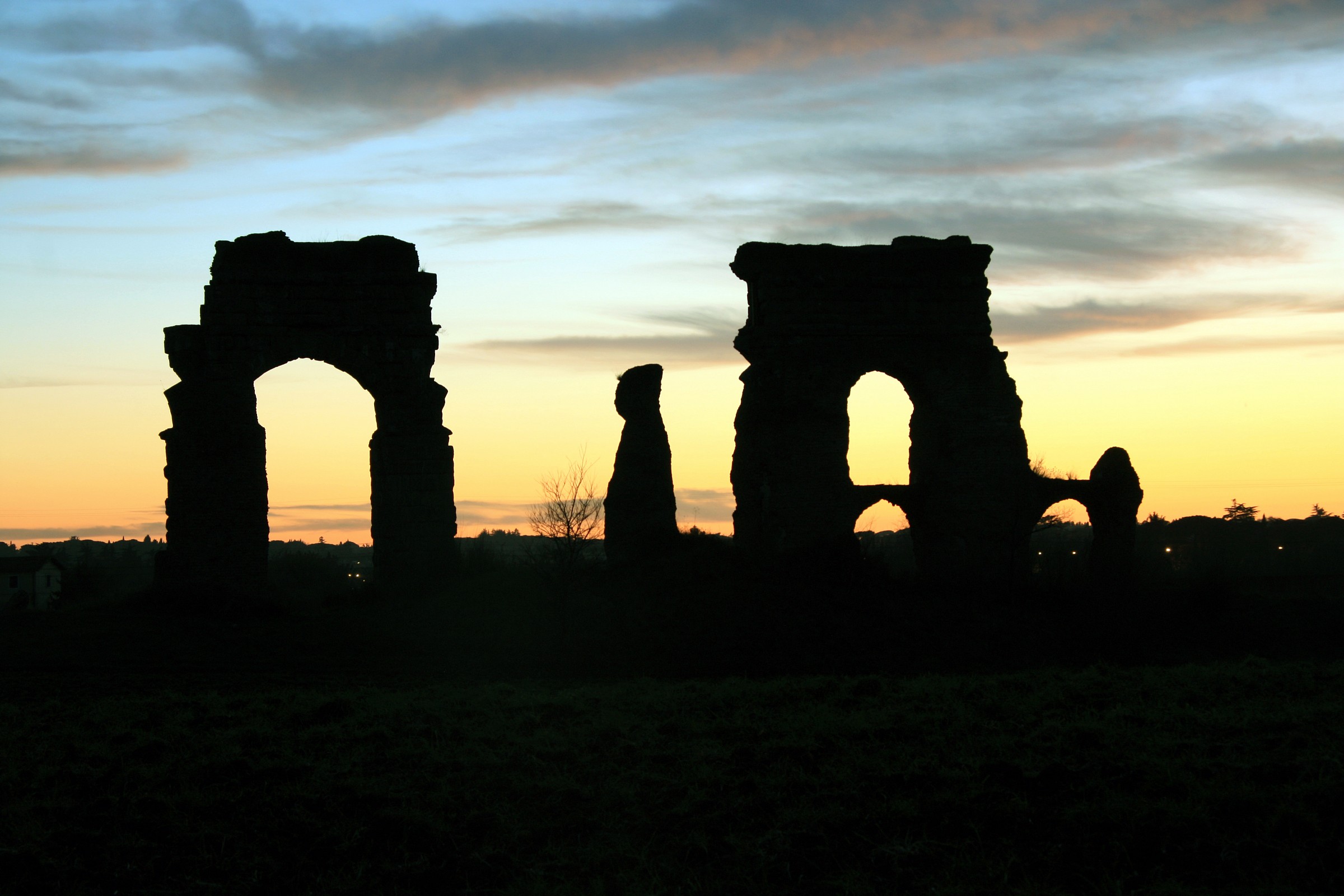 Acquedotto San Policarpo  al tramonto