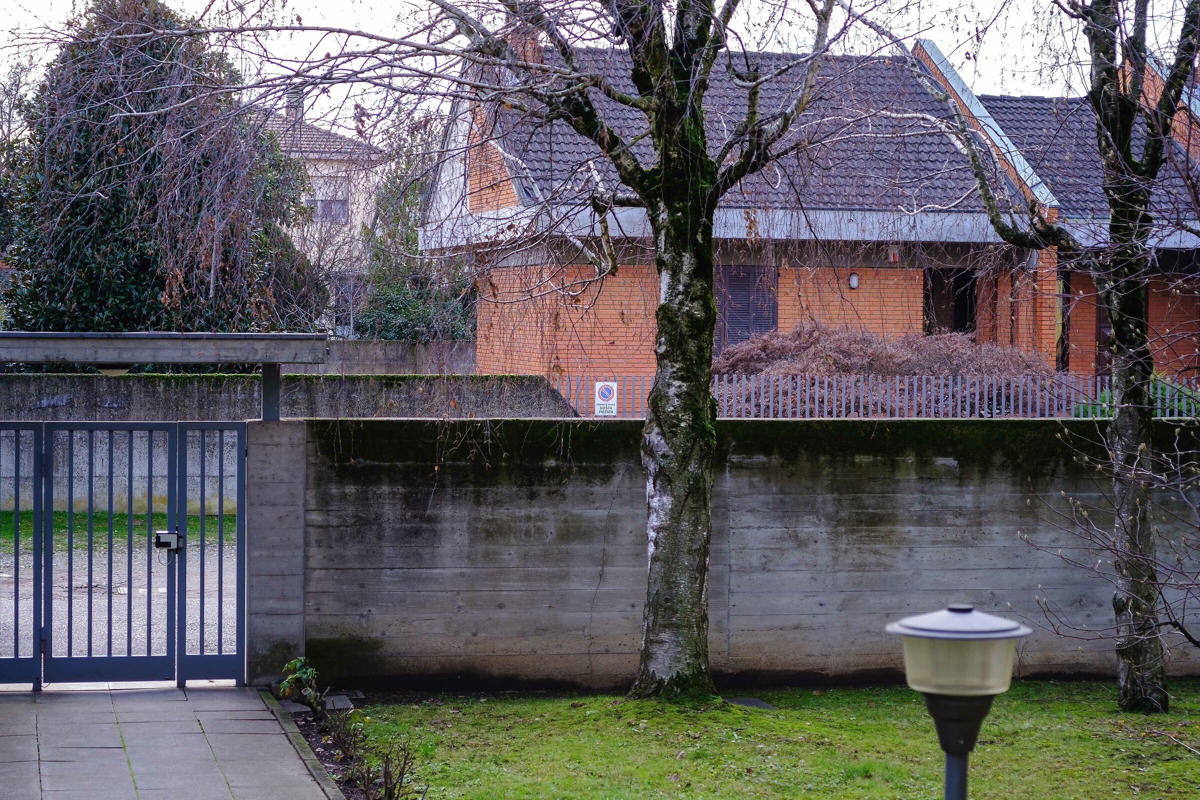 Try SMC Pentax 50mm F4 Macro