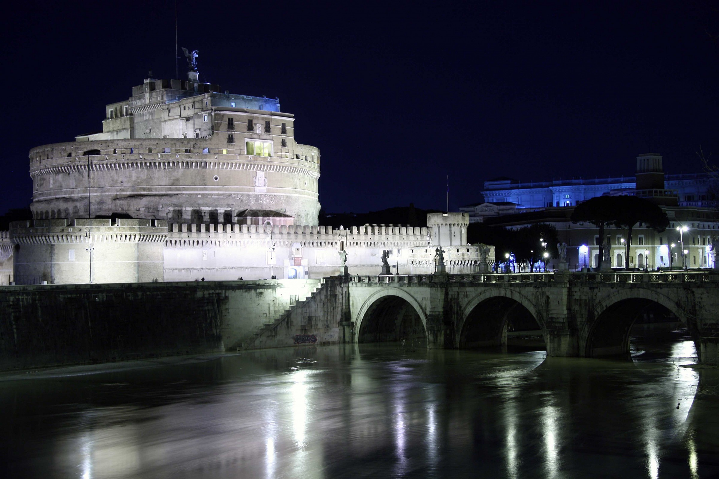 castel sant'angelo di notte