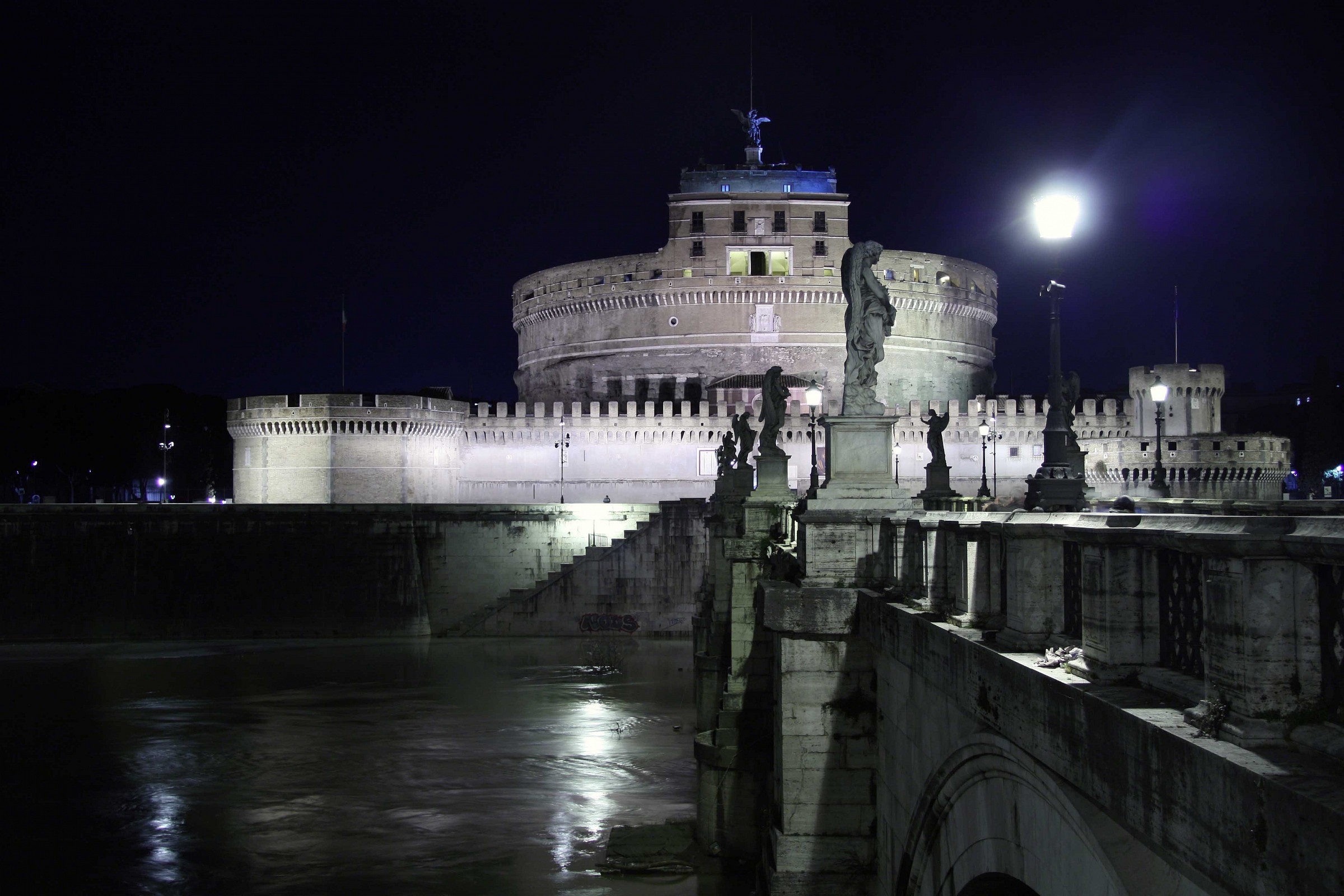 castel sant'angelo di notte