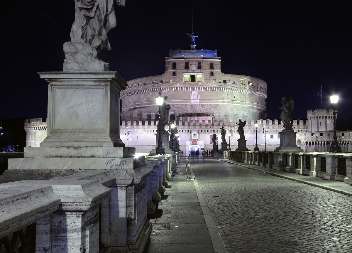 castel sant'angelo di notte