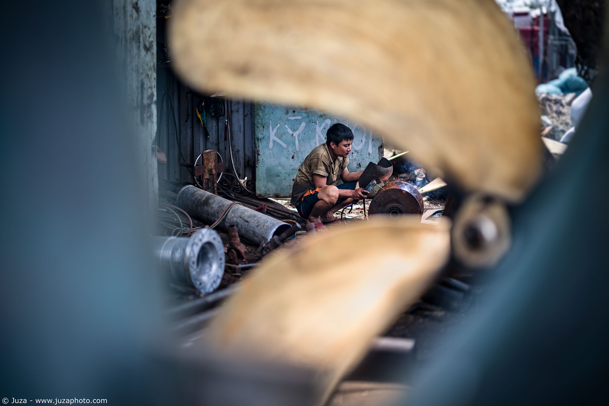 Repairing boats, Da Nang