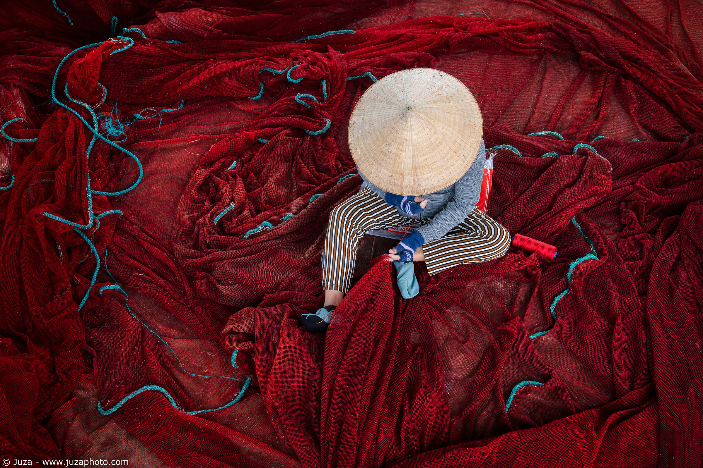 Weaver in Red, Nha Trang