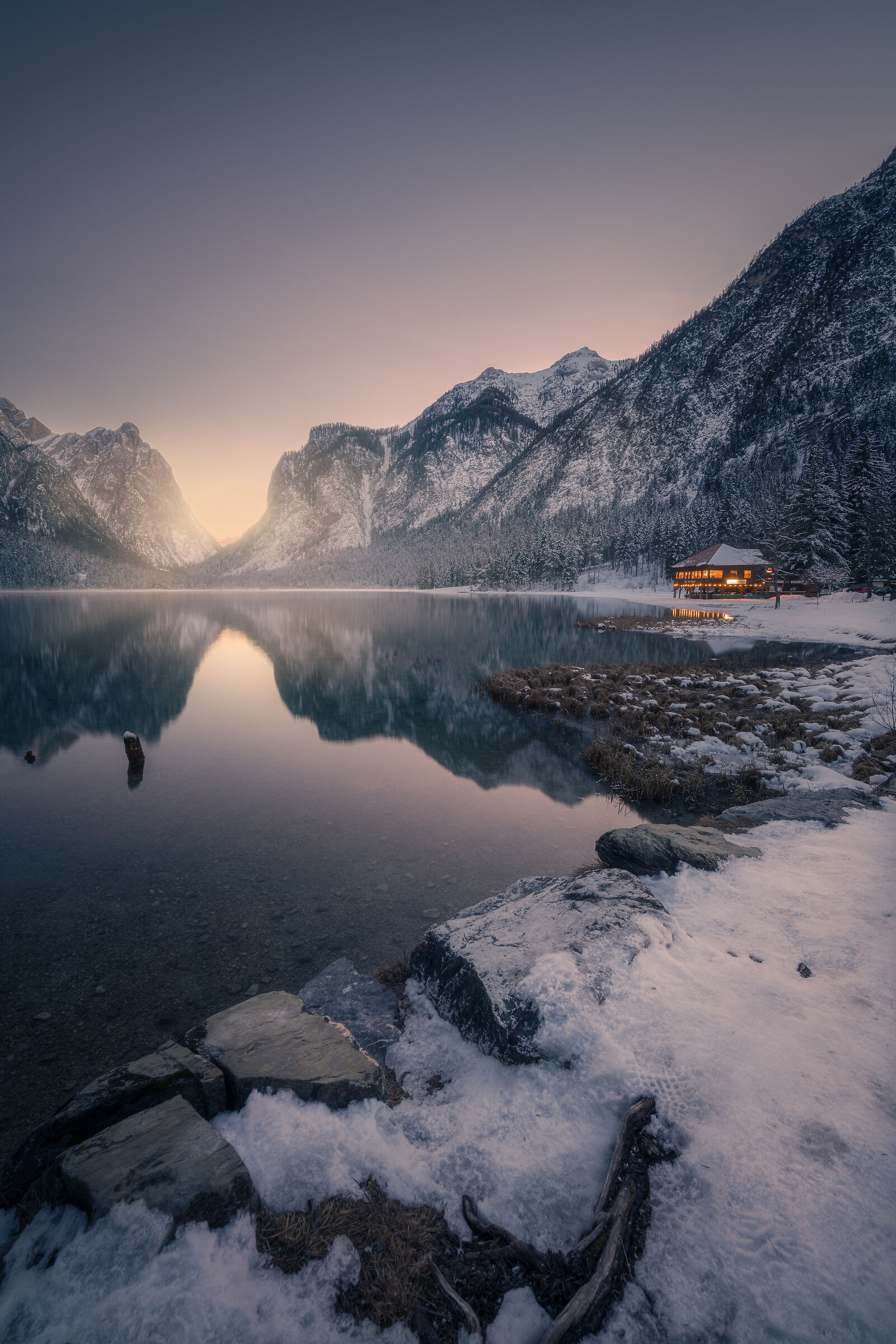 Un gelido tramonto sul Lago di Dobbiaco