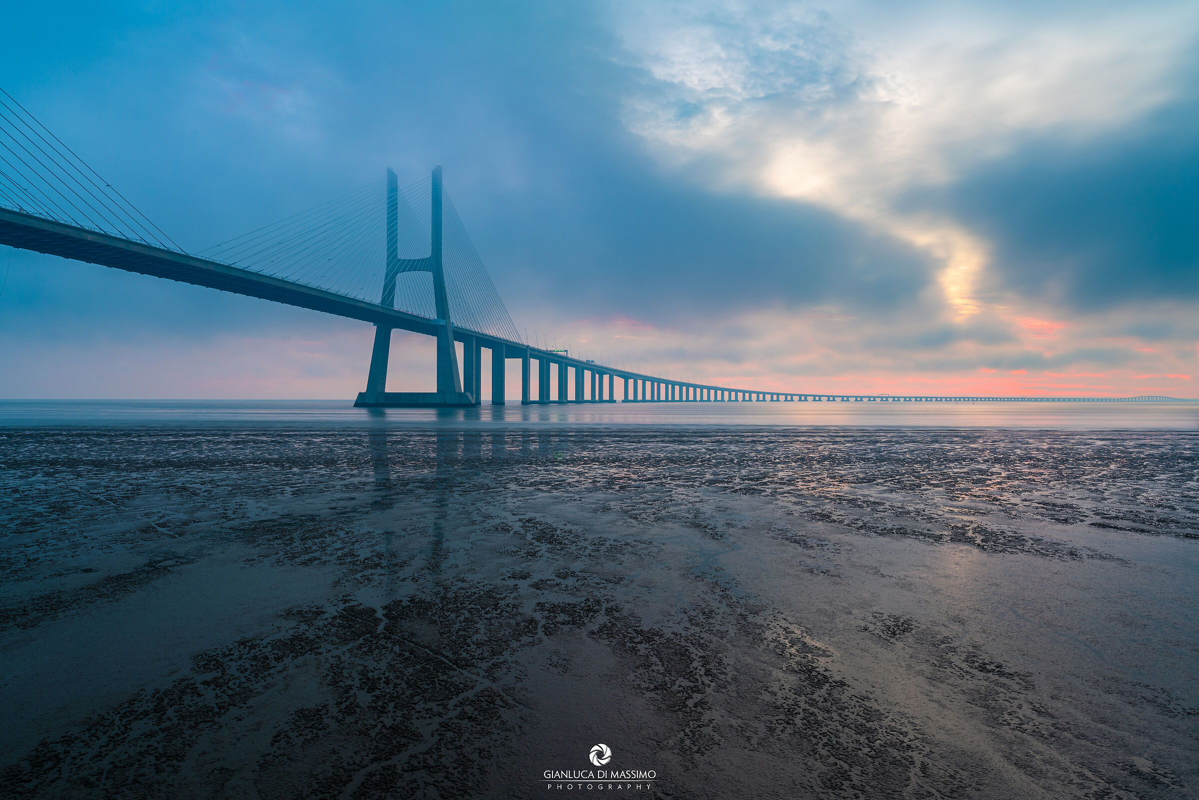 Alba al Vasco Da Gama Bridge