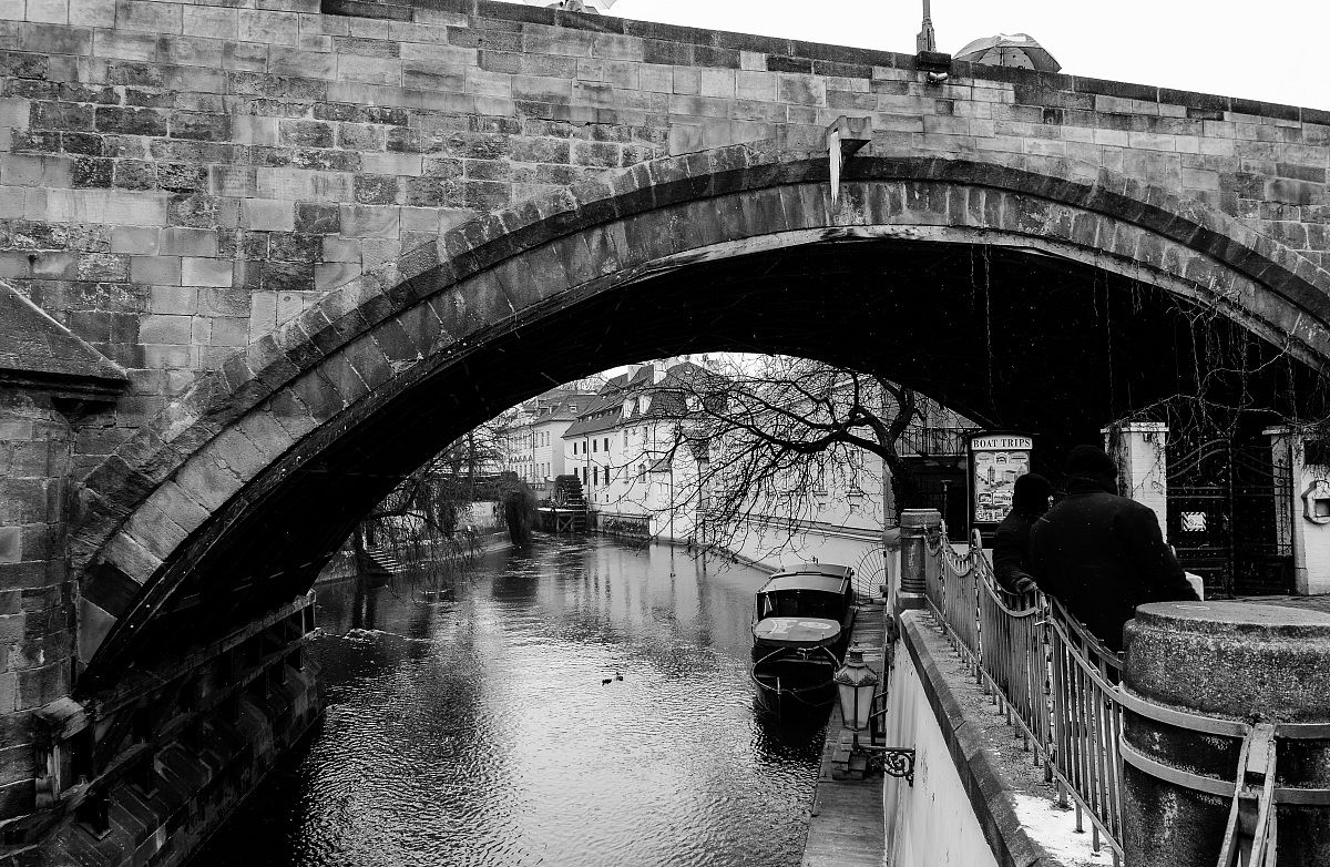 Music through crystal glasses