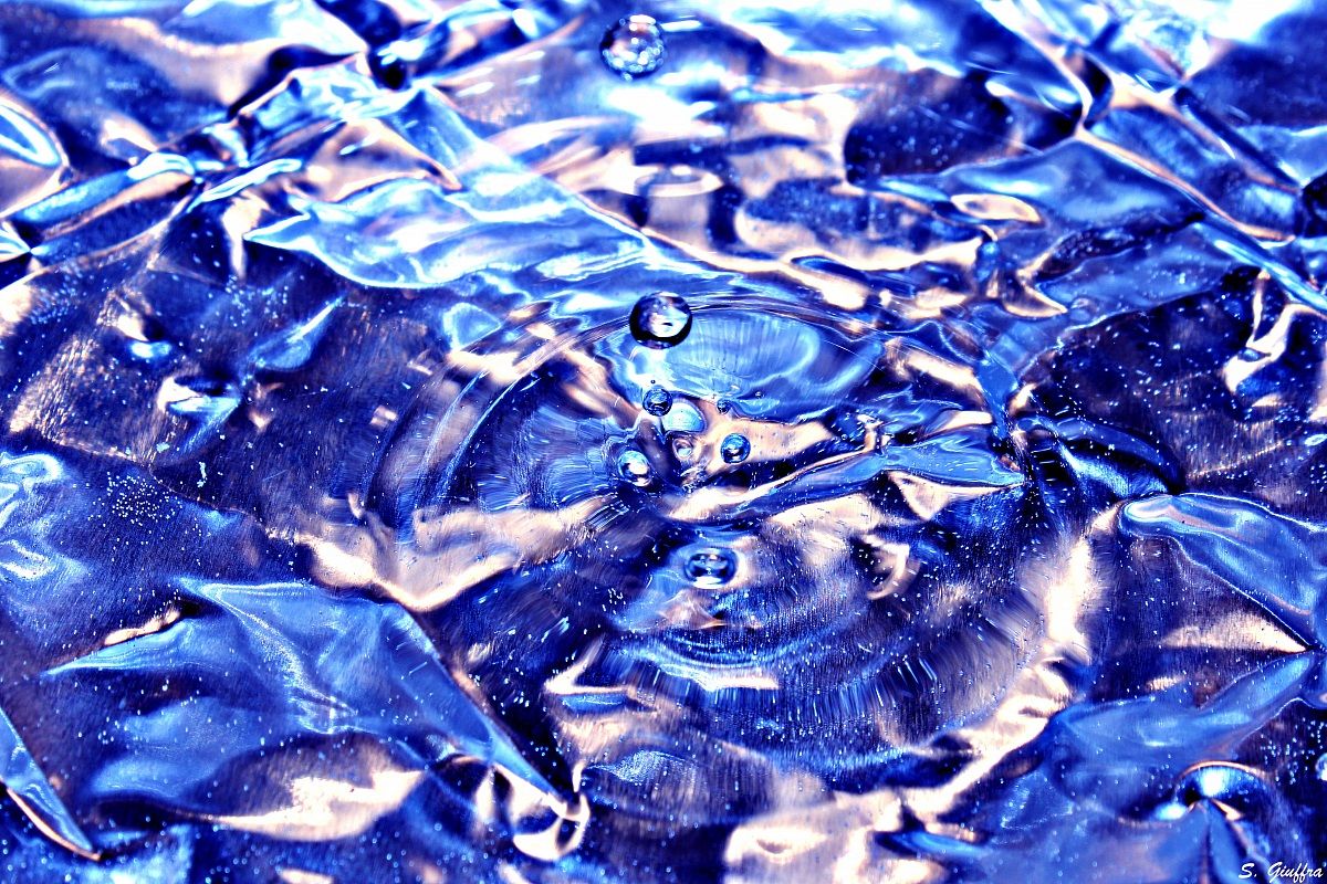 La misteriosa complessità dell'acqua..