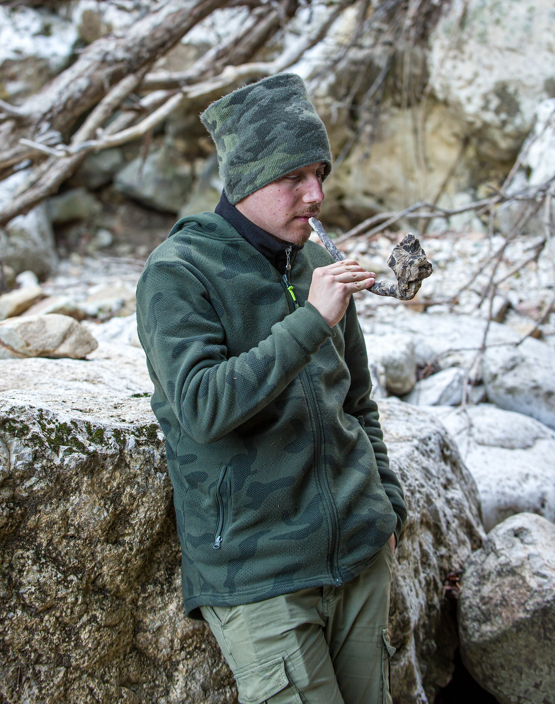 Smoking with a "pipe" the smell of the forest.