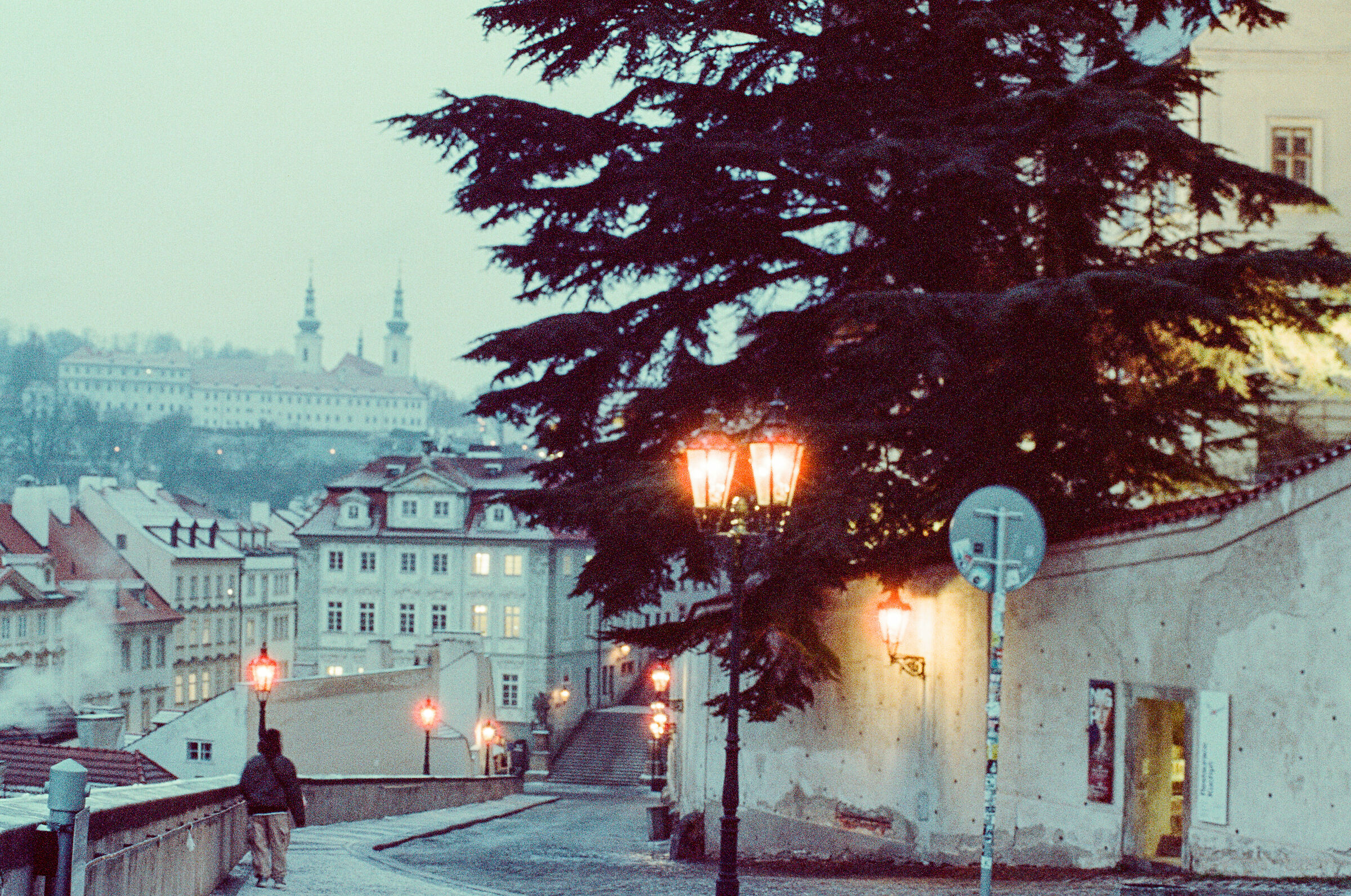 Sul far della sera, scendendo verso Malá Strana