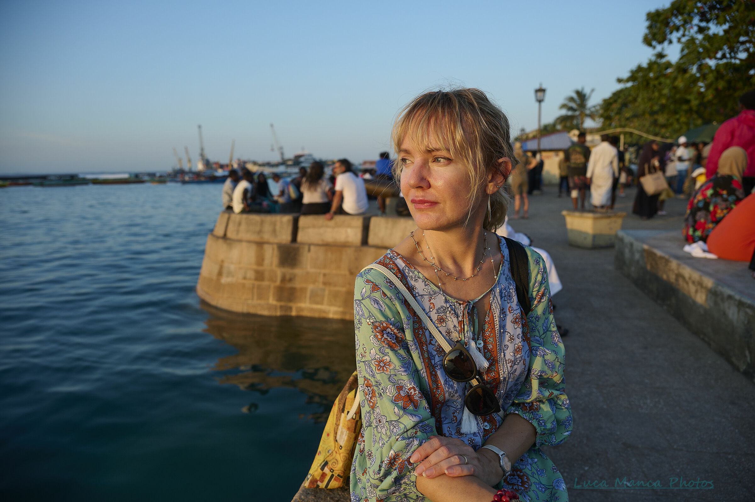 con la luce del tramonto