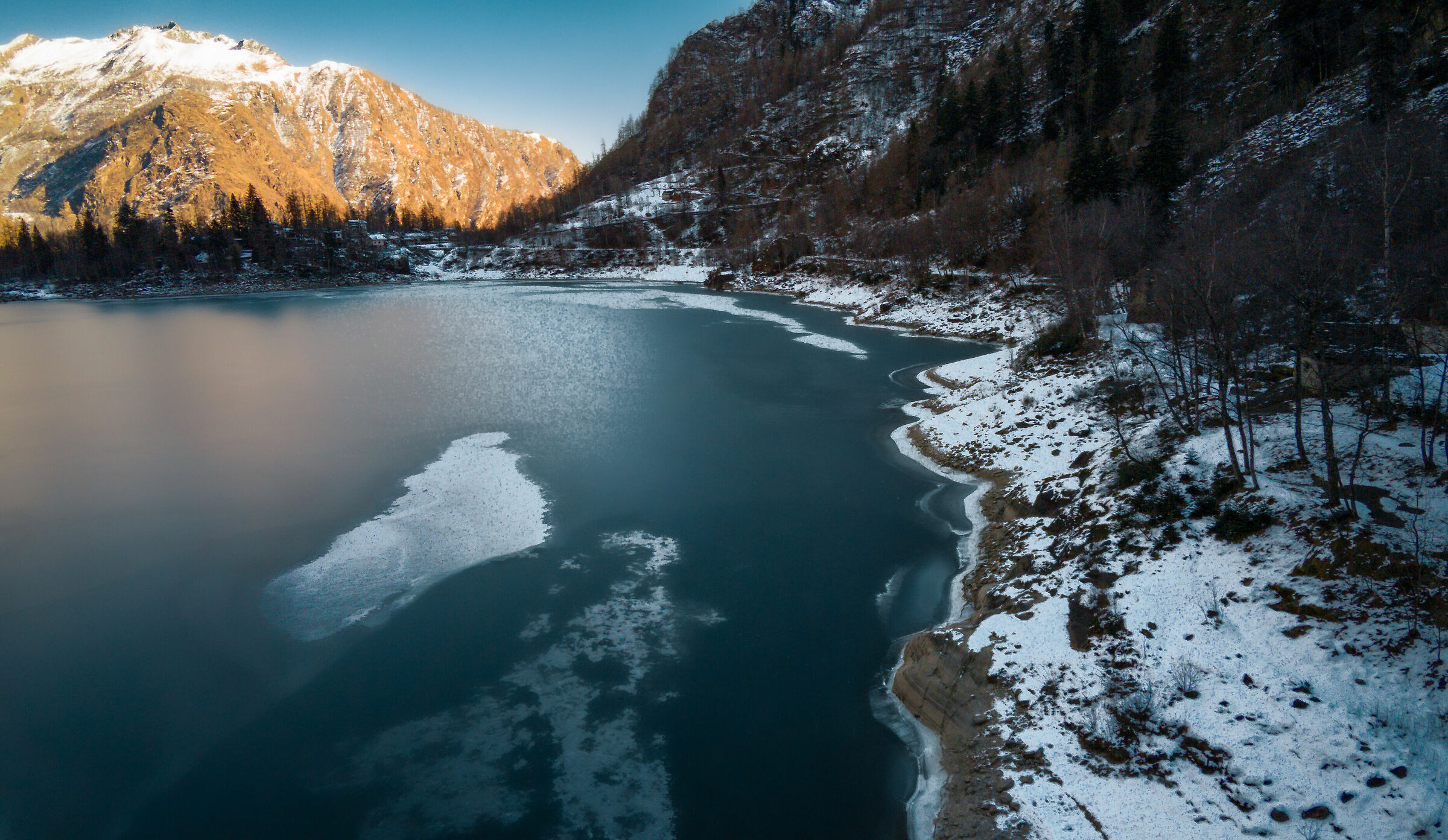 Lago ghiacciato
