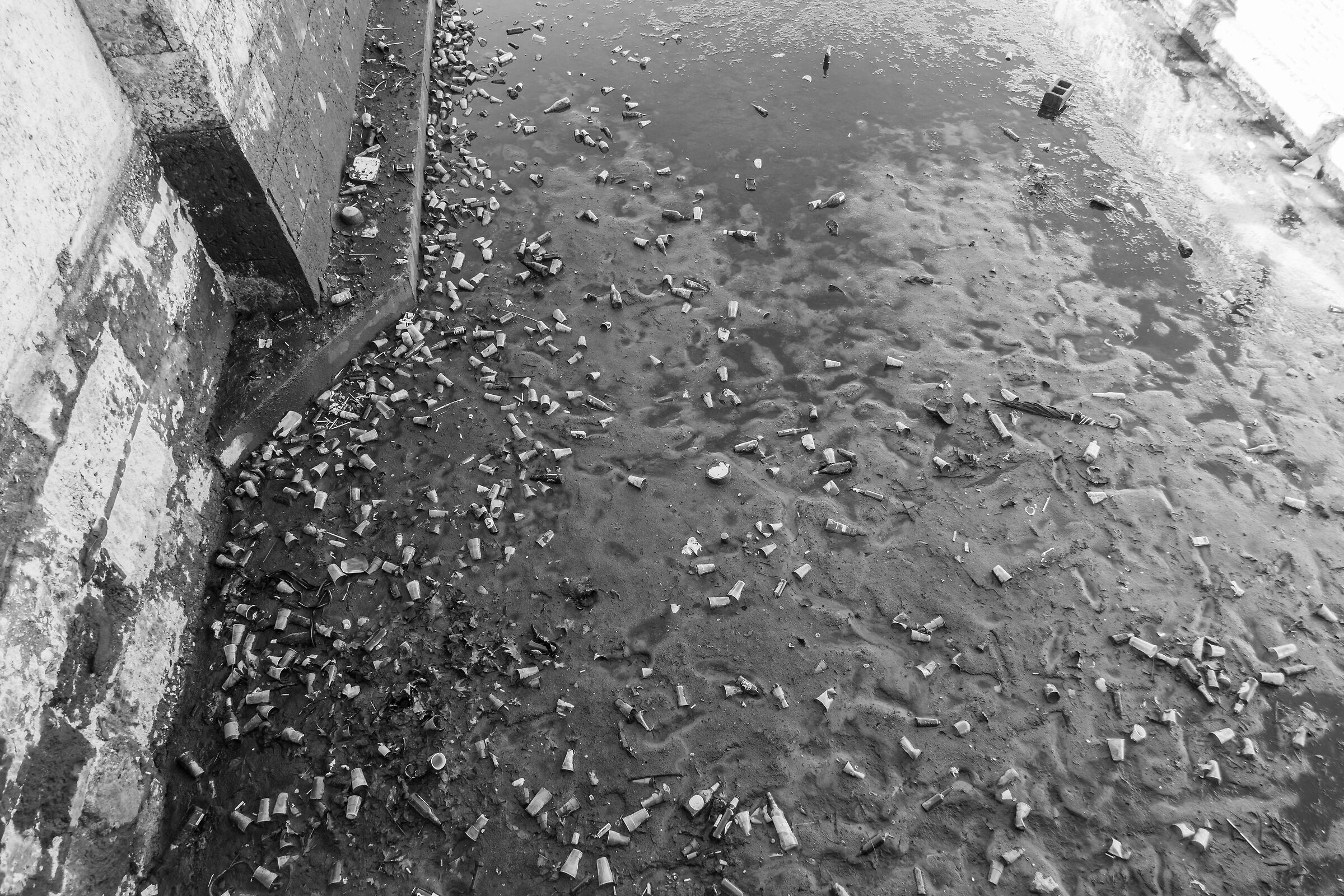 At the bottom of the Darsena