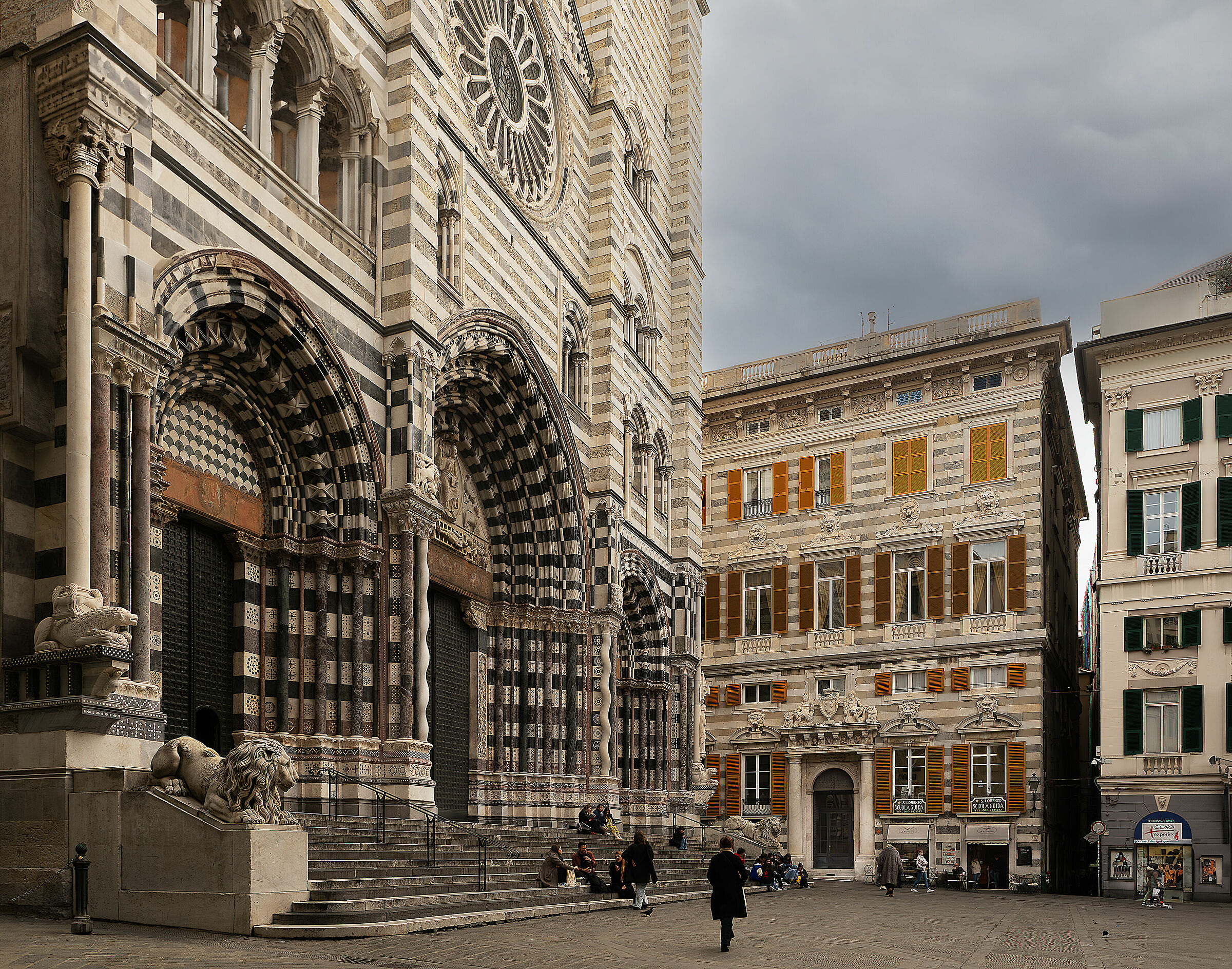 Genoa - Piazza San Lorenzo - Glimpse