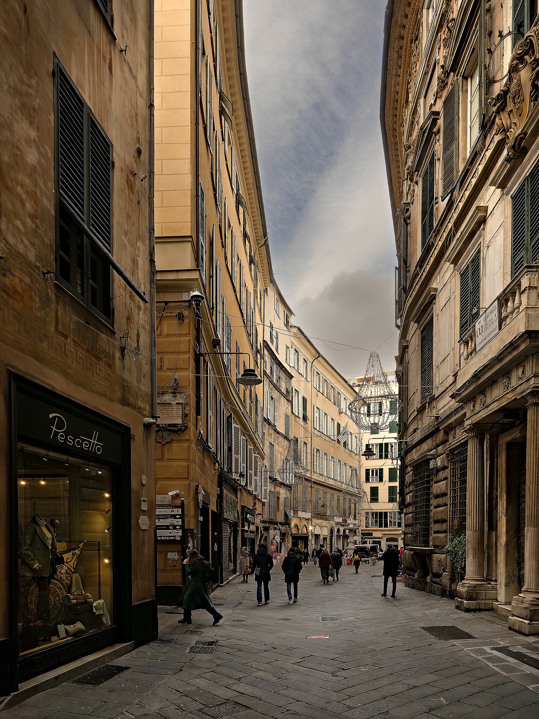 Genoa - historic center - Towards Piazza Campetto