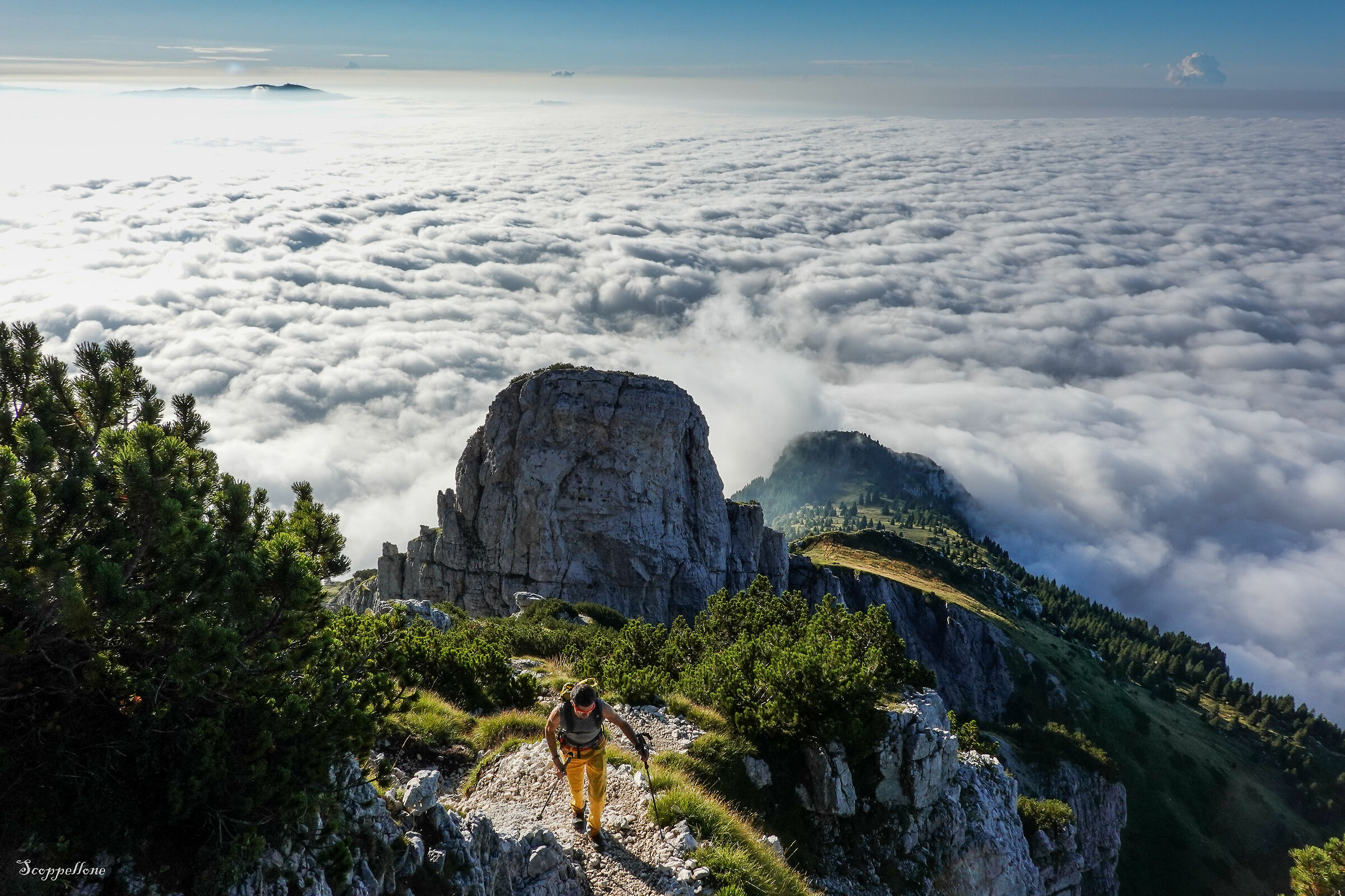 salendo sul Pizzocco in una giornata nebbiosa!!!