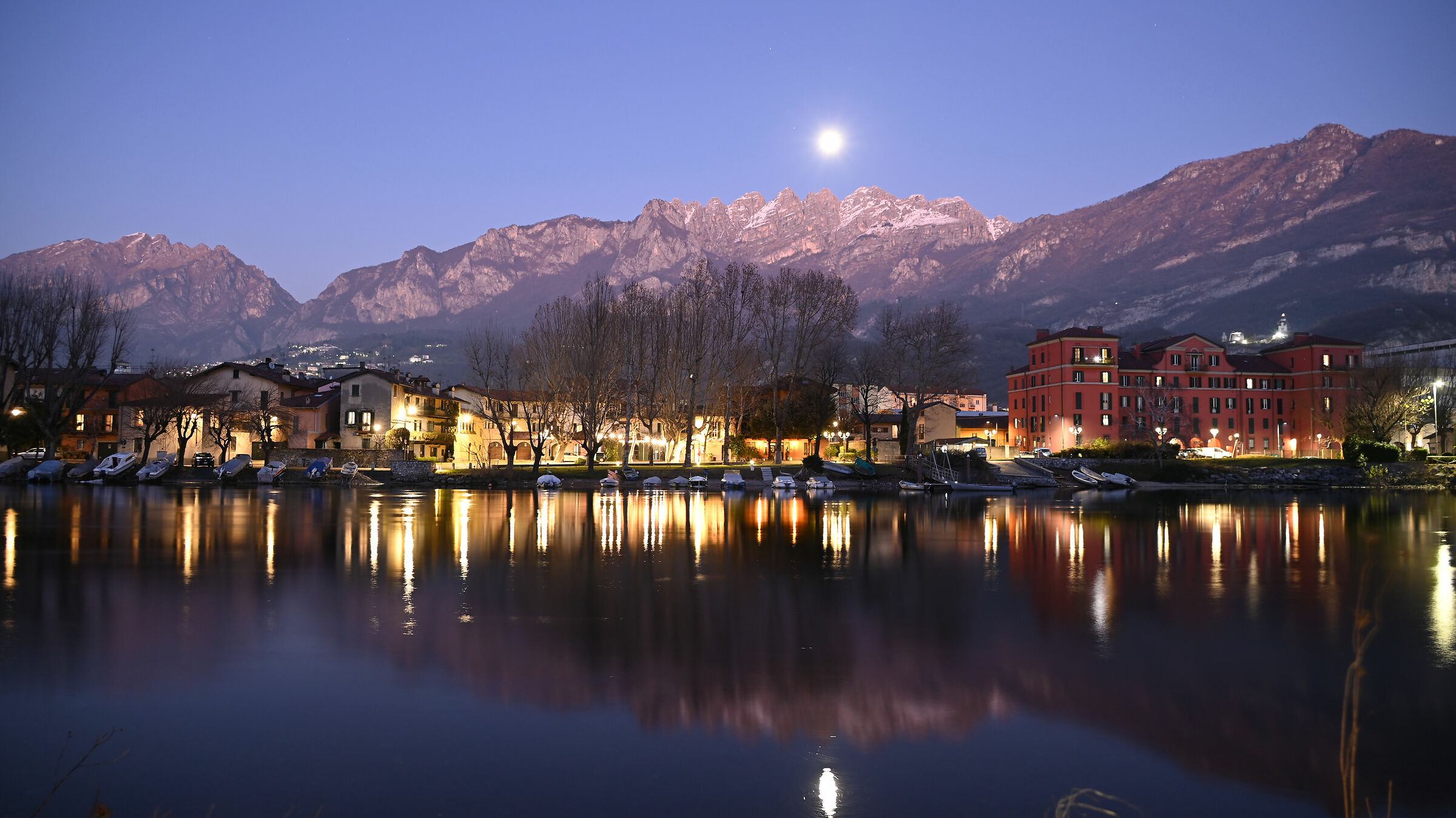 Pescarenico al chiaro di luna