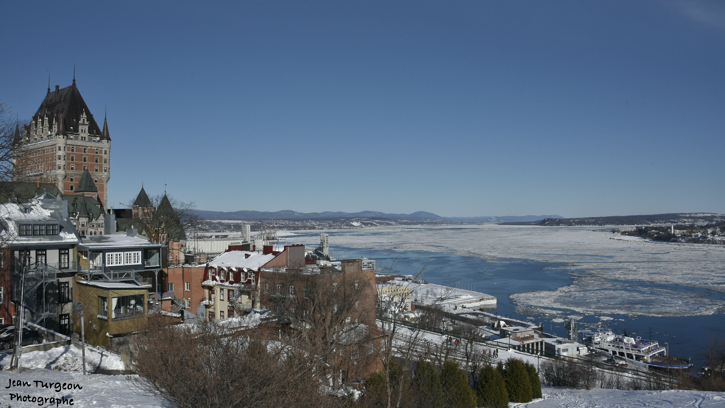 Il freddo, il ghiaccio sul fiume San Lorenzo in Quebec.