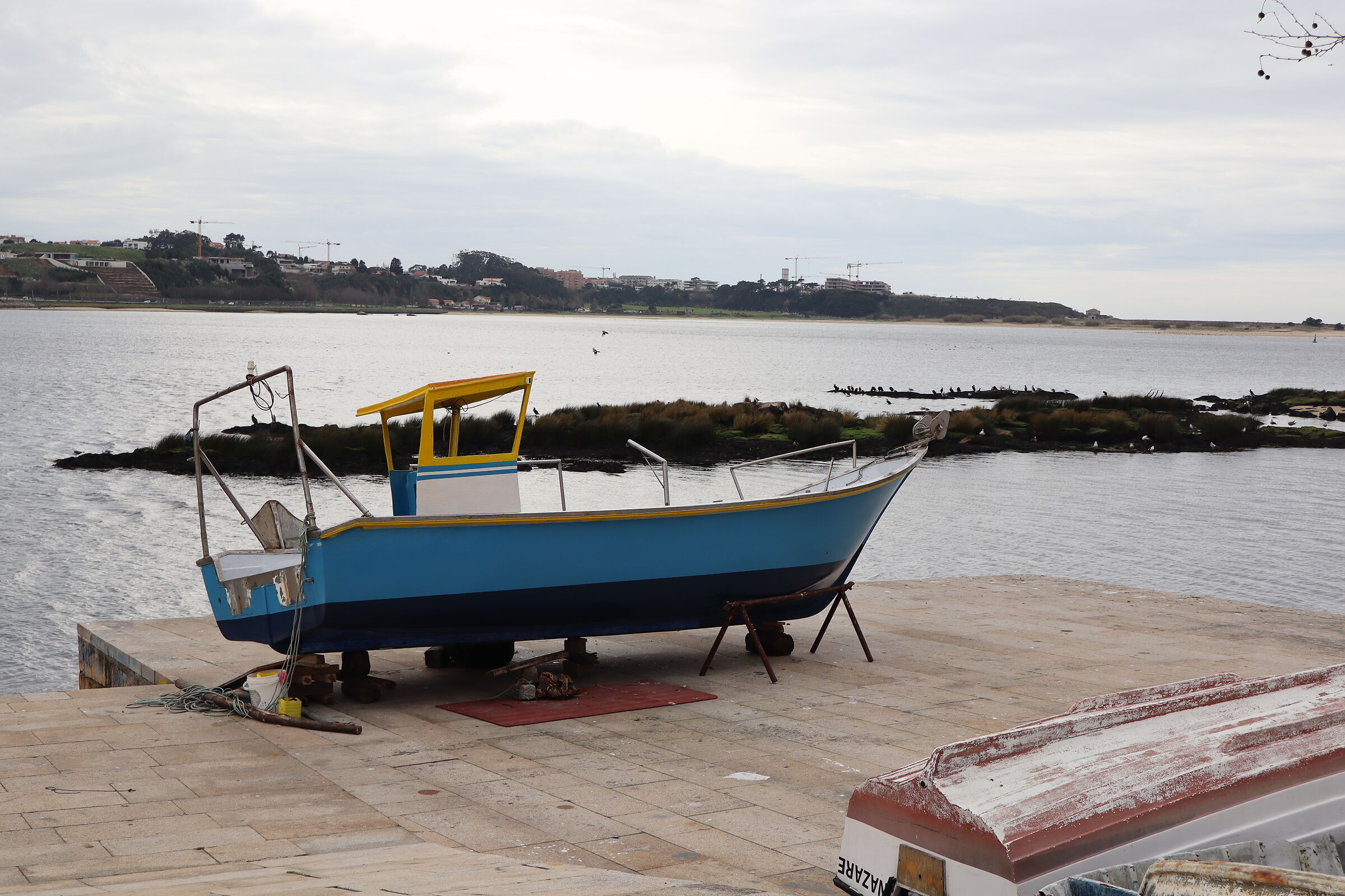 Old boat in front of the Ocean