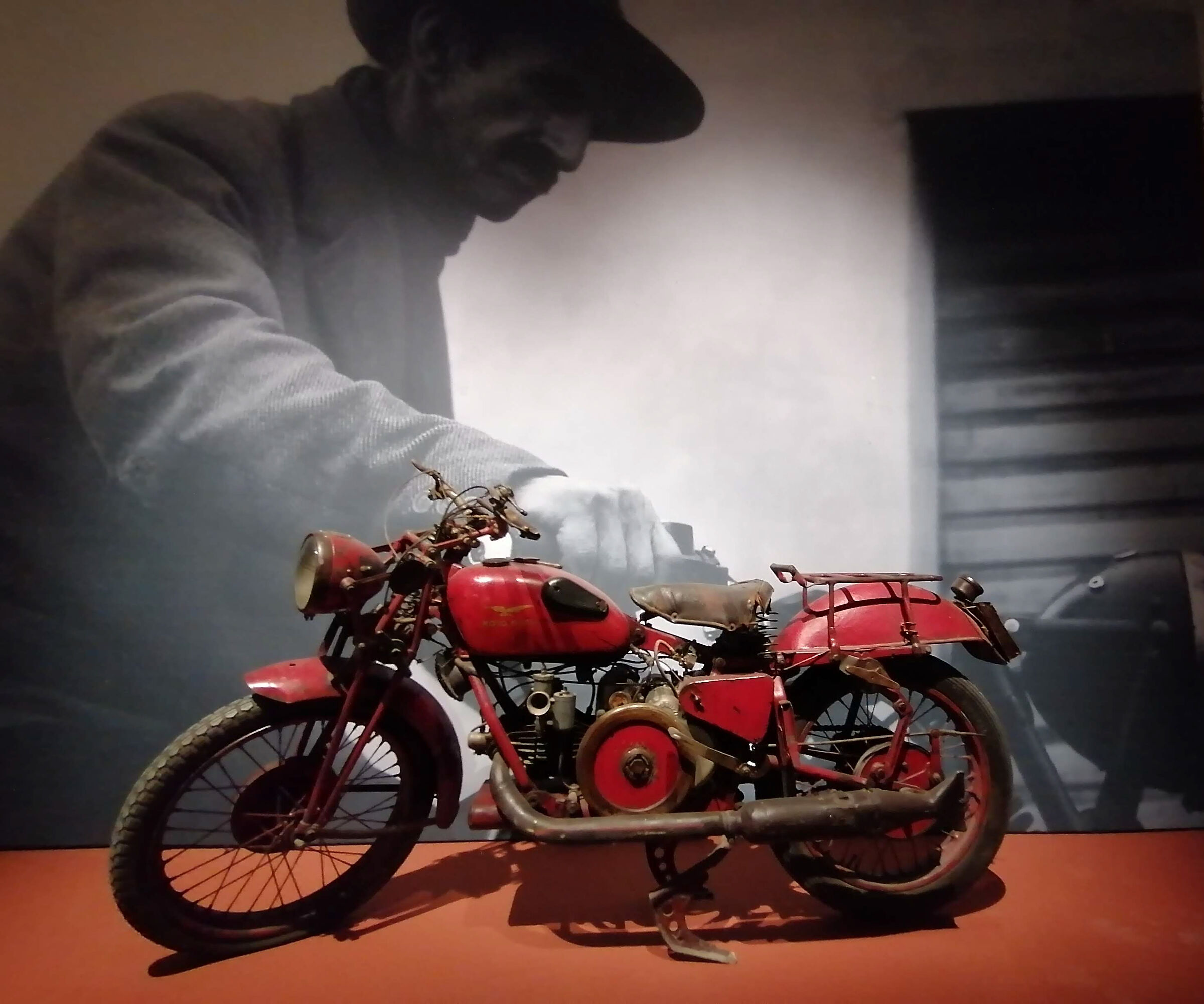 Antonio Ligabue e la sua Guzzi