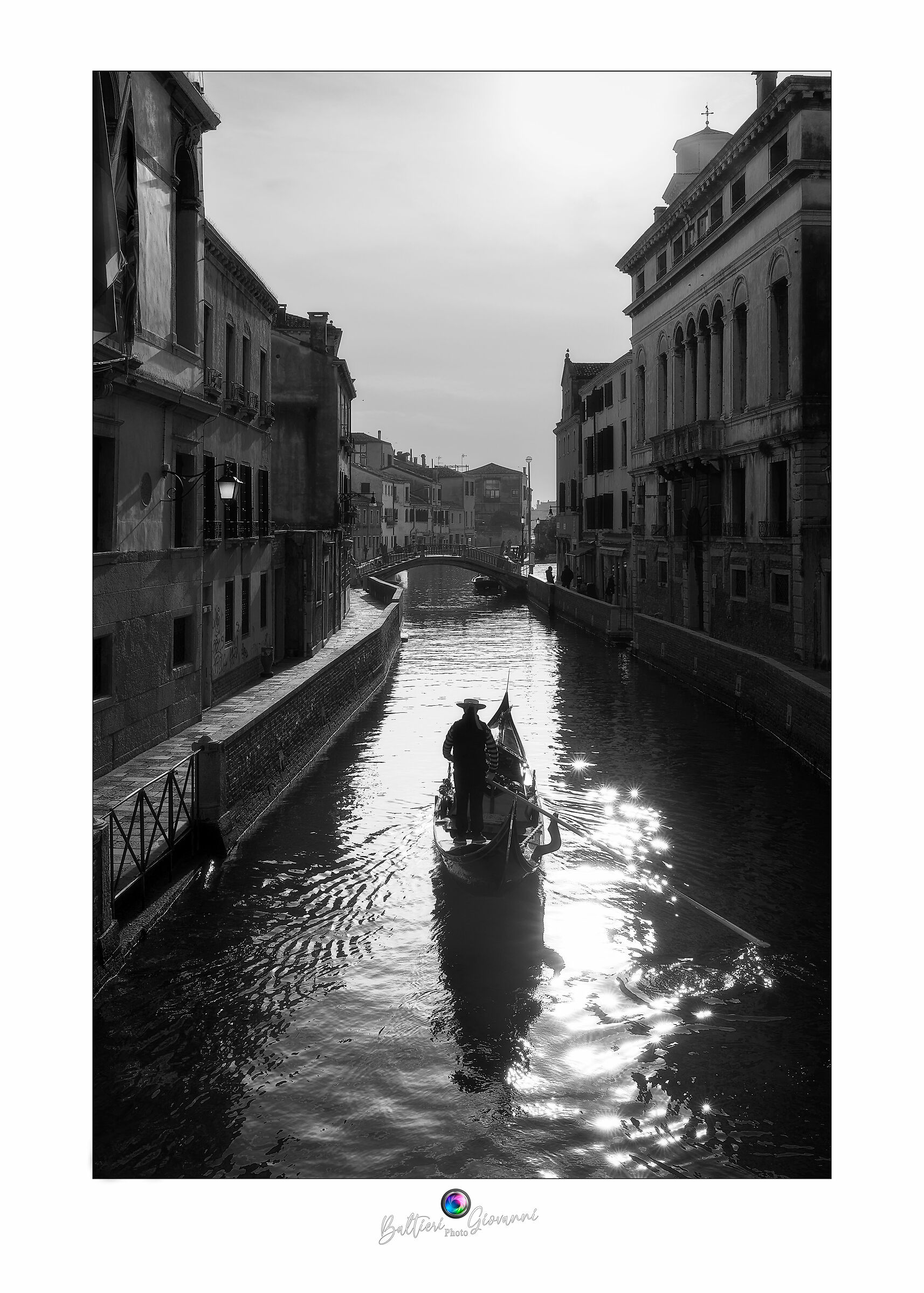 Gondola in controluce