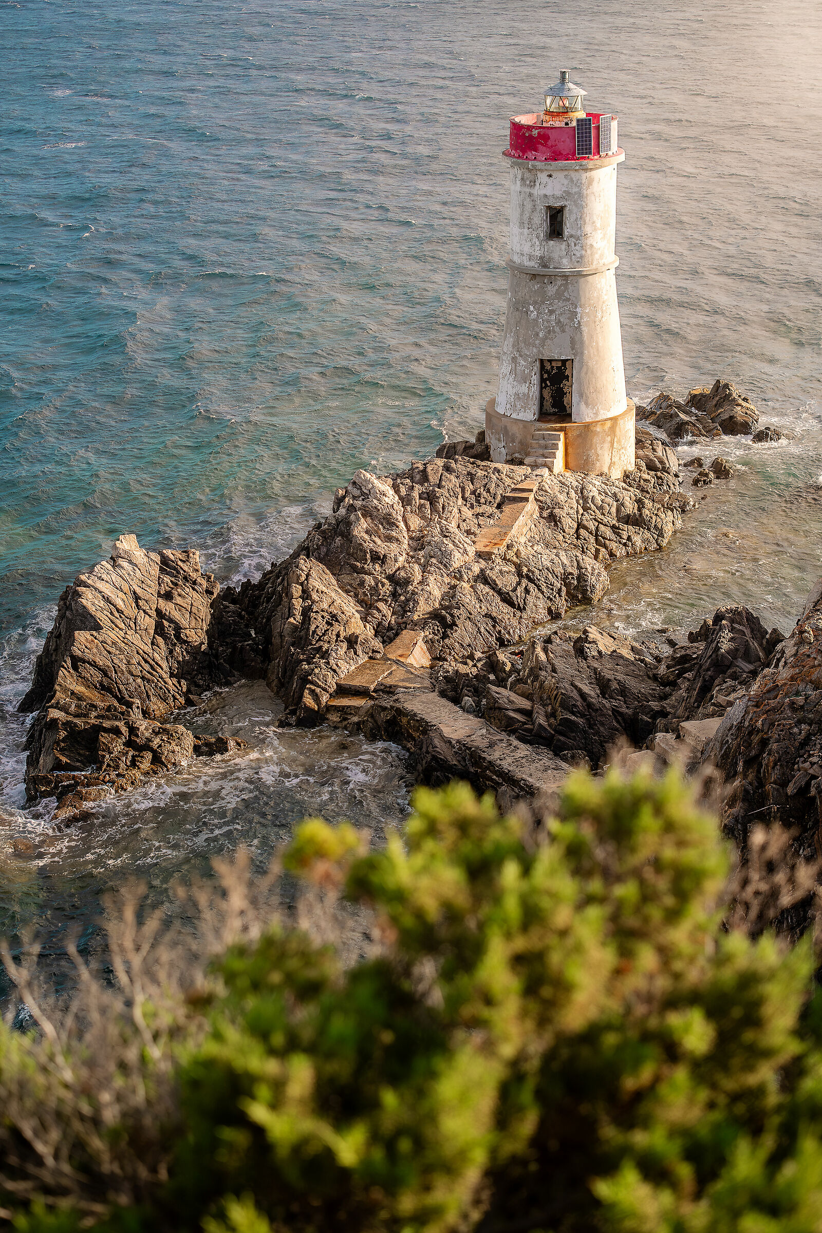 Per fortuna c'è quel faro a distogliermi dal buio